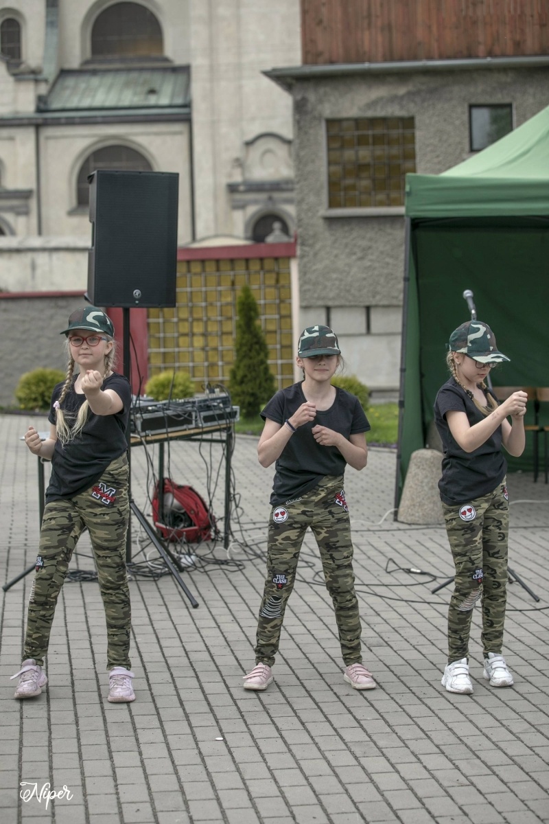 Zdjęcie w galerii na portalu naszraciborz.pl: Majówka na farskim placu w Krzanowicach [FOTO] wiadomości z regionu