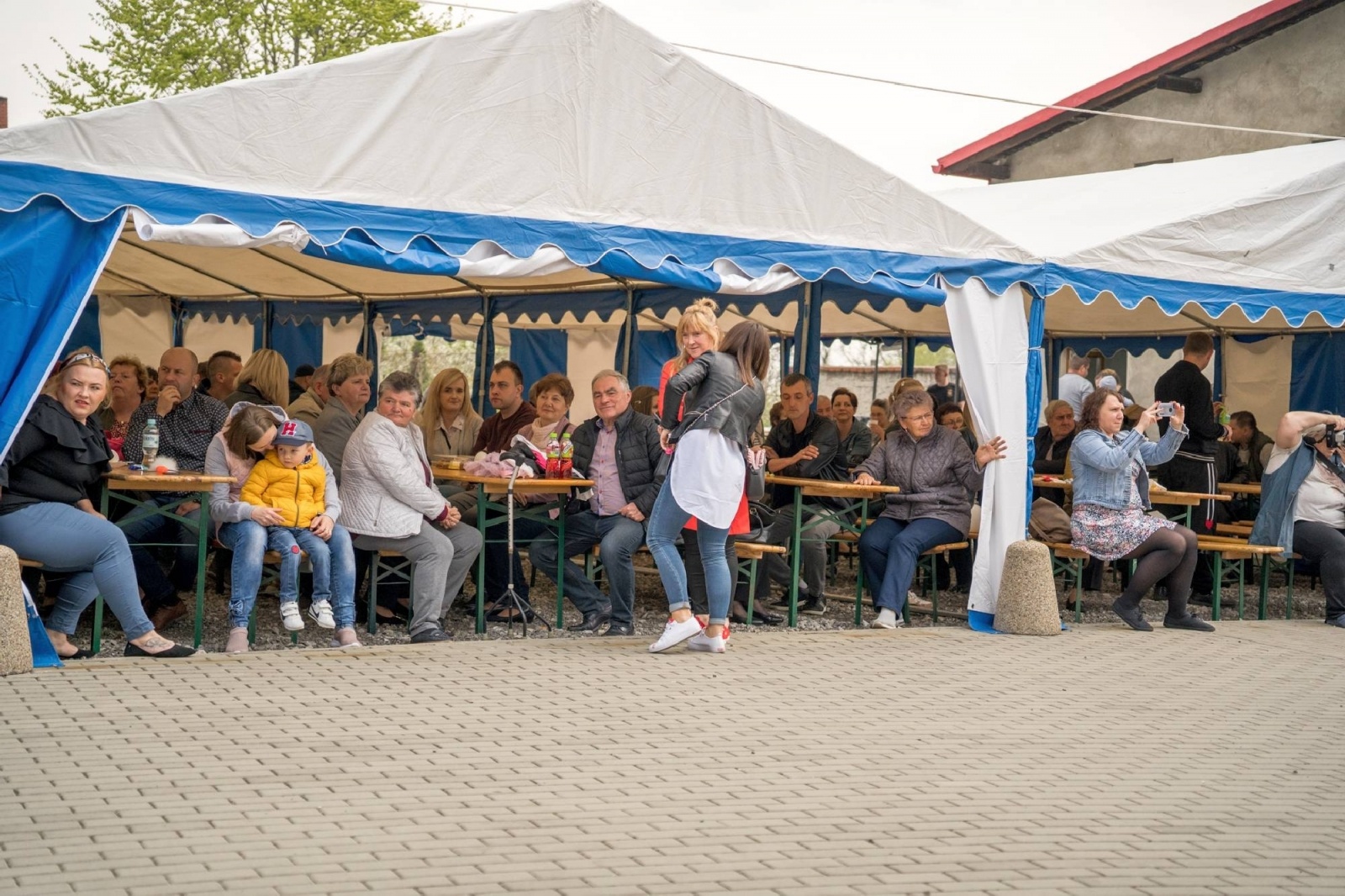 Zdjęcie w galerii na portalu naszraciborz.pl: Majówka na farskim placu w Krzanowicach [FOTO] wiadomości z regionu