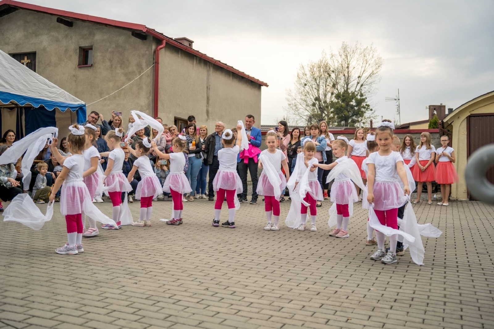 Zdjęcie w galerii na portalu naszraciborz.pl: Majówka na farskim placu w Krzanowicach [FOTO] wiadomości z regionu