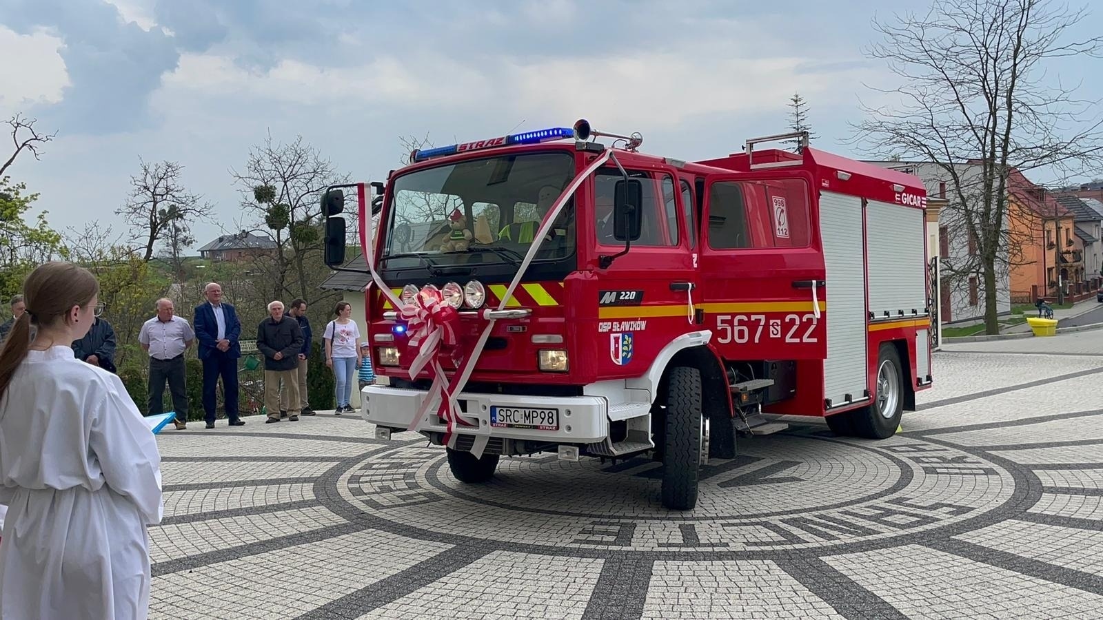 Zdjęcie w galerii na portalu naszraciborz.pl: Bogu na chwałę, bliźnim na ratunek. W Sławikowie poświęcono nowy wóz strażacki wiadomości z regionu
