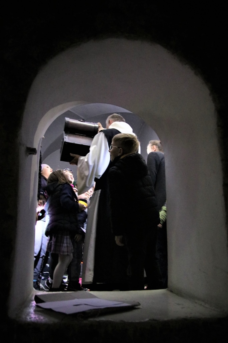 Zdjęcie w galerii na portalu naszraciborz.pl: Dreszczyk emocji i tajemnice. Nocne szukanie skarbu w Rudach wiadomości z regionu