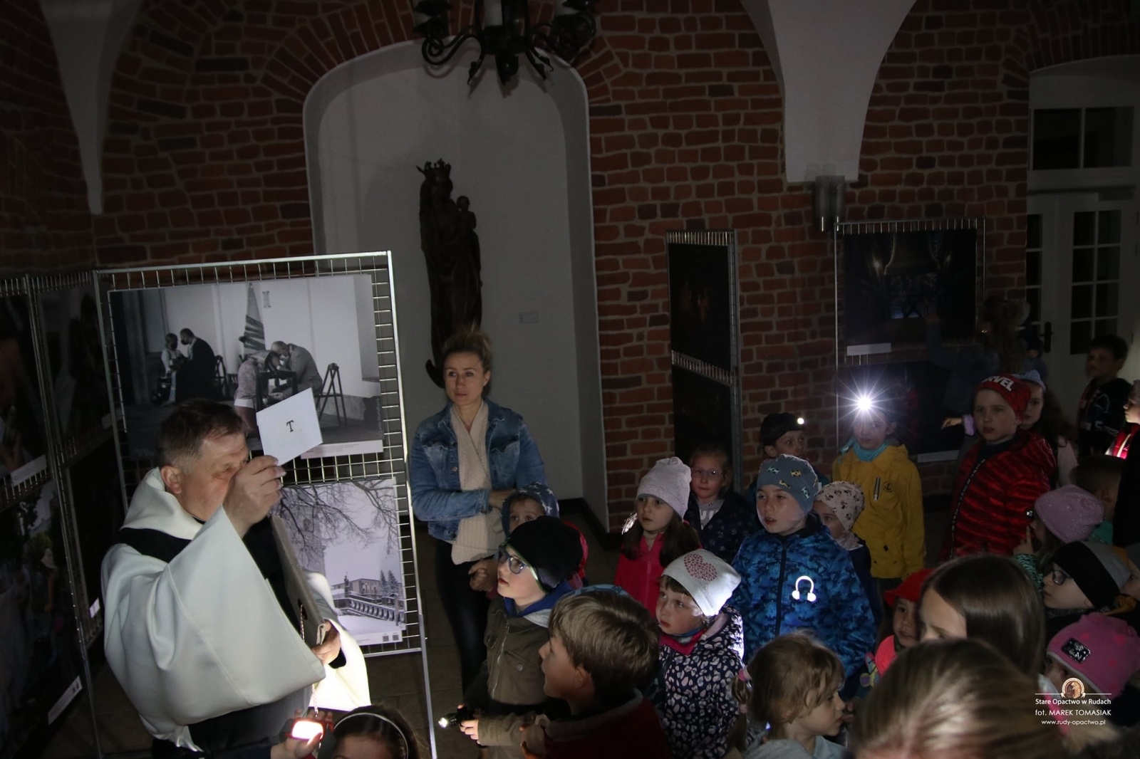 Zdjęcie w galerii na portalu naszraciborz.pl: Dreszczyk emocji i tajemnice. Nocne szukanie skarbu w Rudach wiadomości z regionu