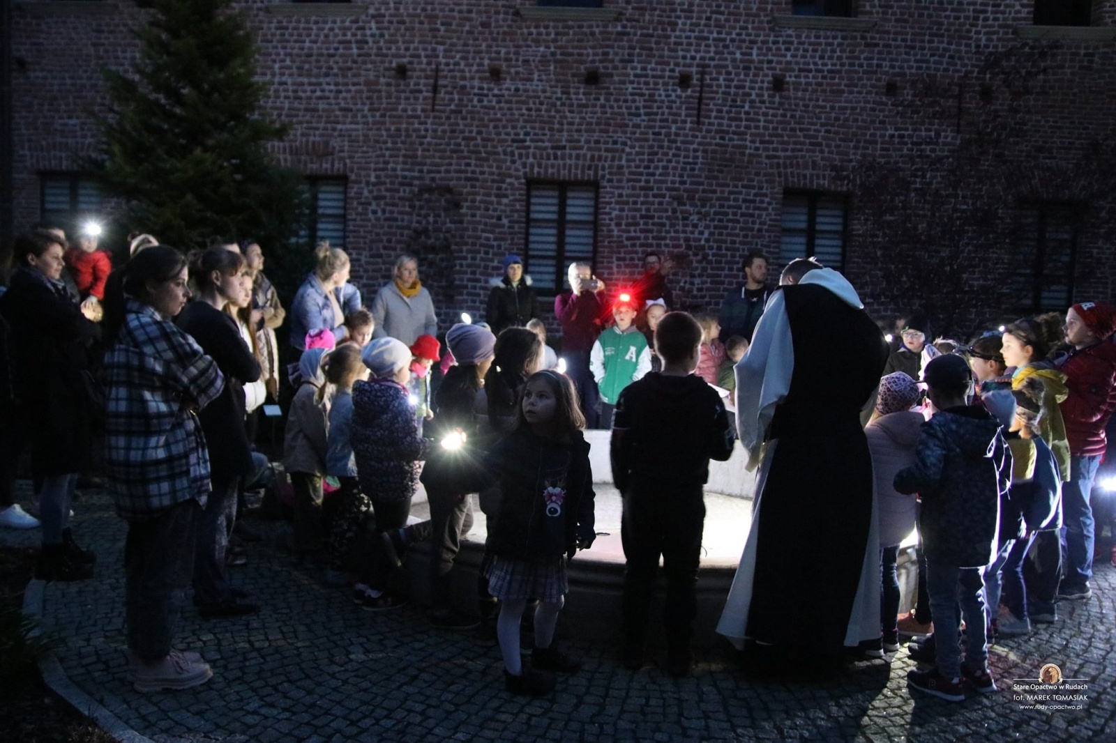 Zdjęcie w galerii na portalu naszraciborz.pl: Dreszczyk emocji i tajemnice. Nocne szukanie skarbu w Rudach wiadomości z regionu