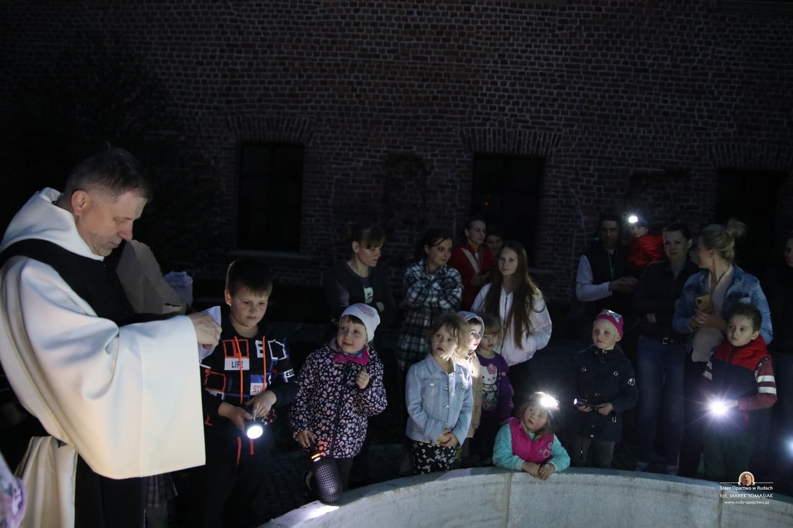 Zdjęcie w galerii na portalu naszraciborz.pl: Dreszczyk emocji i tajemnice. Nocne szukanie skarbu w Rudach wiadomości z regionu