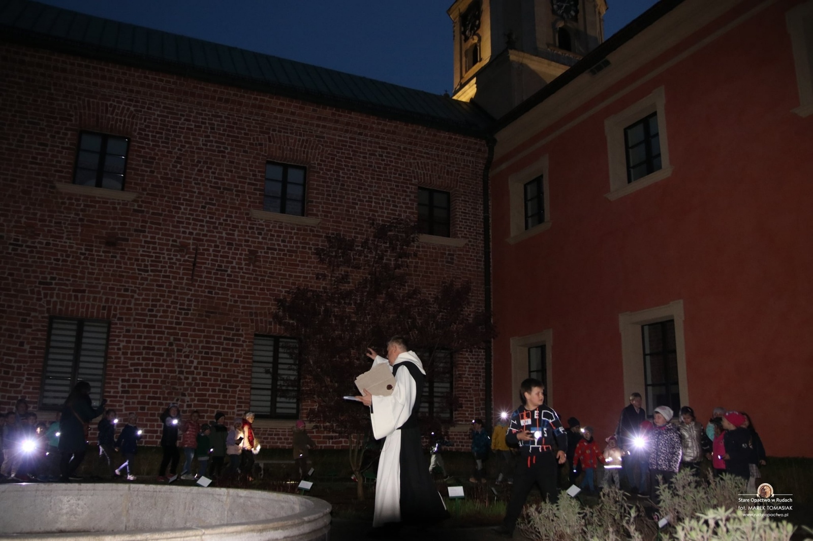 Zdjęcie w galerii na portalu naszraciborz.pl: Dreszczyk emocji i tajemnice. Nocne szukanie skarbu w Rudach wiadomości z regionu