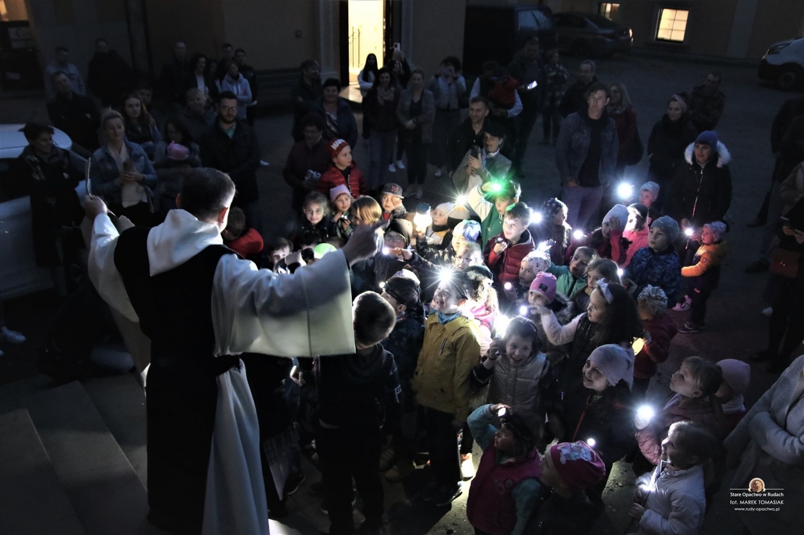 Zdjęcie w galerii na portalu naszraciborz.pl: Dreszczyk emocji i tajemnice. Nocne szukanie skarbu w Rudach wiadomości z regionu