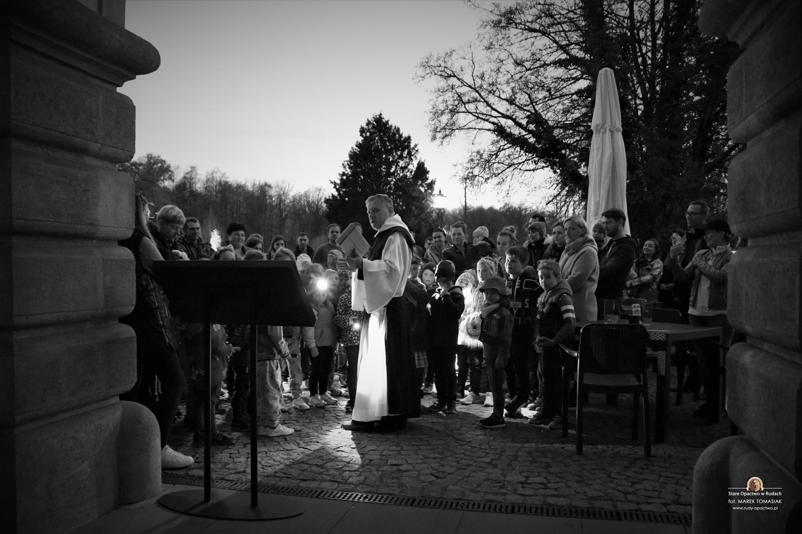 Zdjęcie w galerii na portalu naszraciborz.pl: Dreszczyk emocji i tajemnice. Nocne szukanie skarbu w Rudach wiadomości z regionu