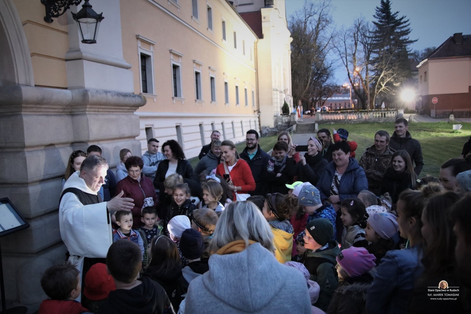 Zdjęcie w galerii na portalu naszraciborz.pl: Dreszczyk emocji i tajemnice. Nocne szukanie skarbu w Rudach wiadomości z regionu