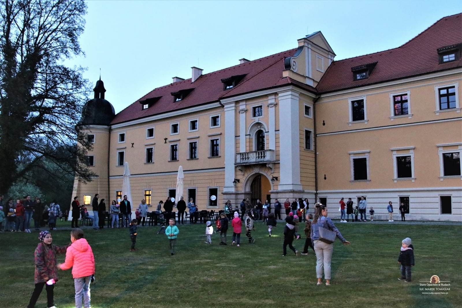 Zdjęcie w galerii na portalu naszraciborz.pl: Dreszczyk emocji i tajemnice. Nocne szukanie skarbu w Rudach wiadomości z regionu