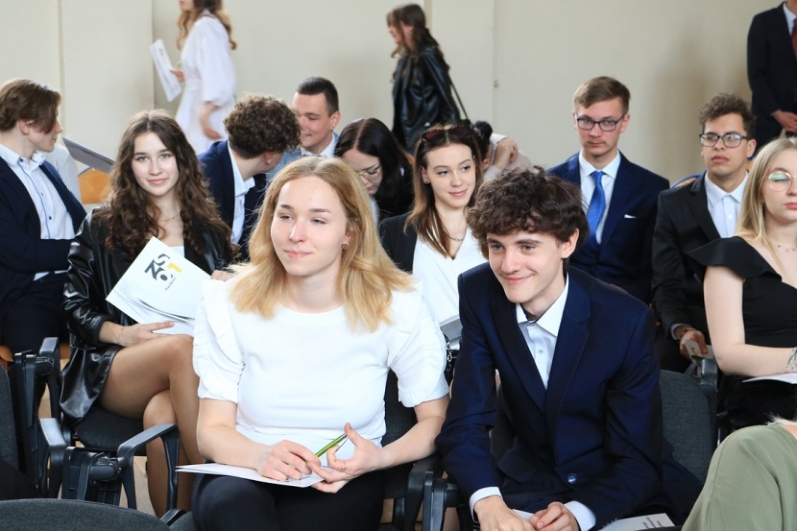 Zdjęcie w galerii na portalu naszraciborz.pl: Wszystko, co dobre szybko się kończy. Kasprowicz żegna absolwentów wiadomości z regionu