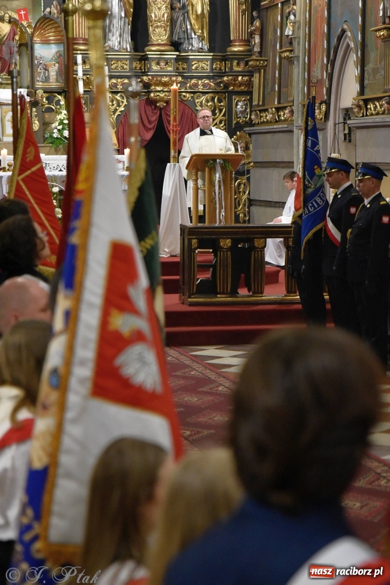 Zdjęcie w galerii na portalu naszraciborz.pl: 11 listopada w tym samym miejscu. Jak wiele się zmieniło od tamtej daty? wiadomości z regionu