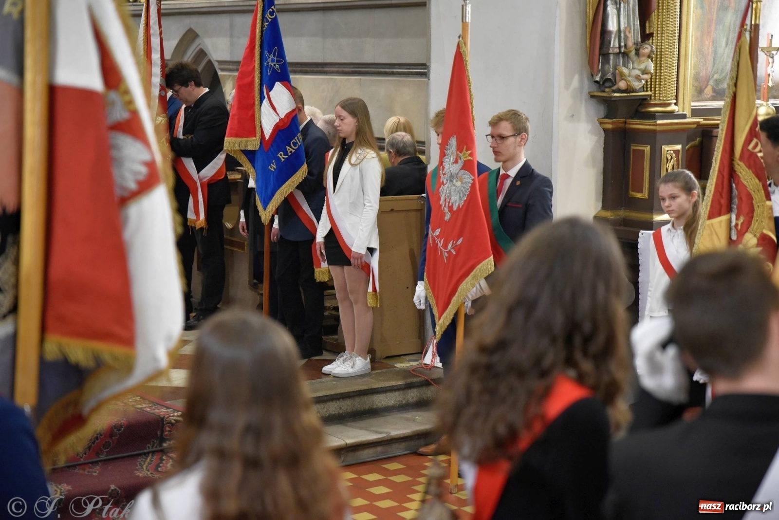 Zdjęcie w galerii na portalu naszraciborz.pl: 11 listopada w tym samym miejscu. Jak wiele się zmieniło od tamtej daty? wiadomości z regionu