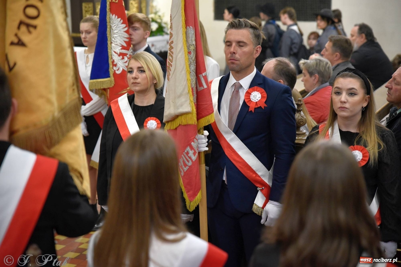Zdjęcie w galerii na portalu naszraciborz.pl: 11 listopada w tym samym miejscu. Jak wiele się zmieniło od tamtej daty? wiadomości z regionu