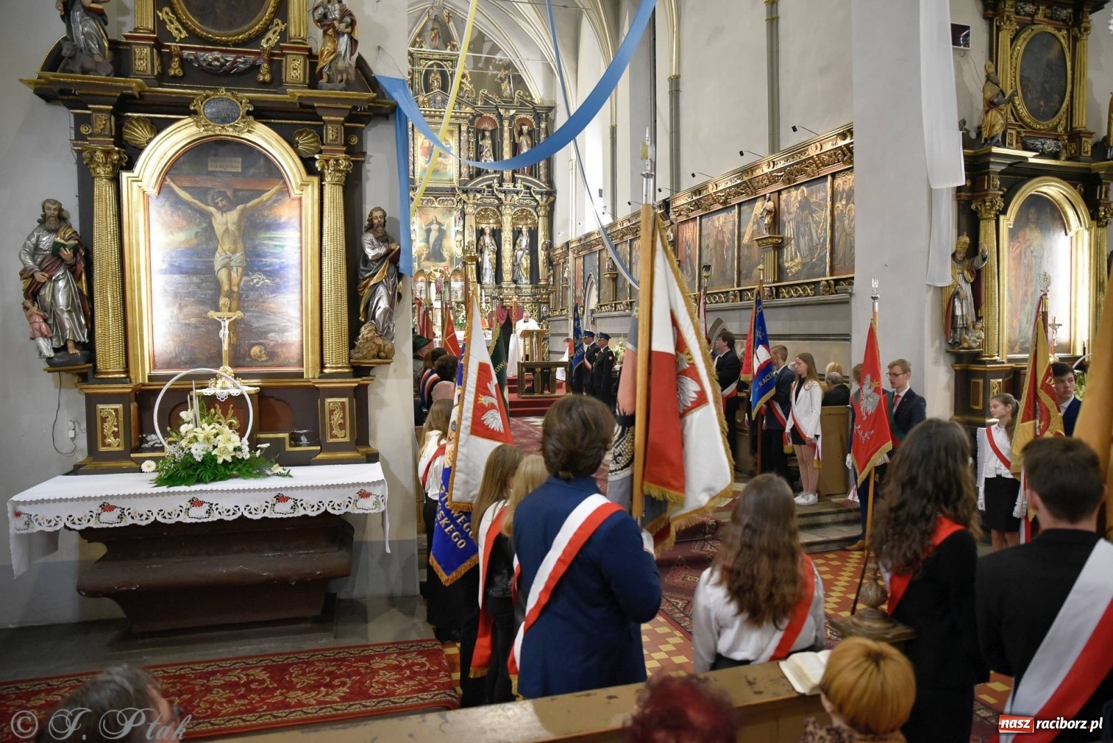 Zdjęcie w galerii na portalu naszraciborz.pl: 11 listopada w tym samym miejscu. Jak wiele się zmieniło od tamtej daty? wiadomości z regionu