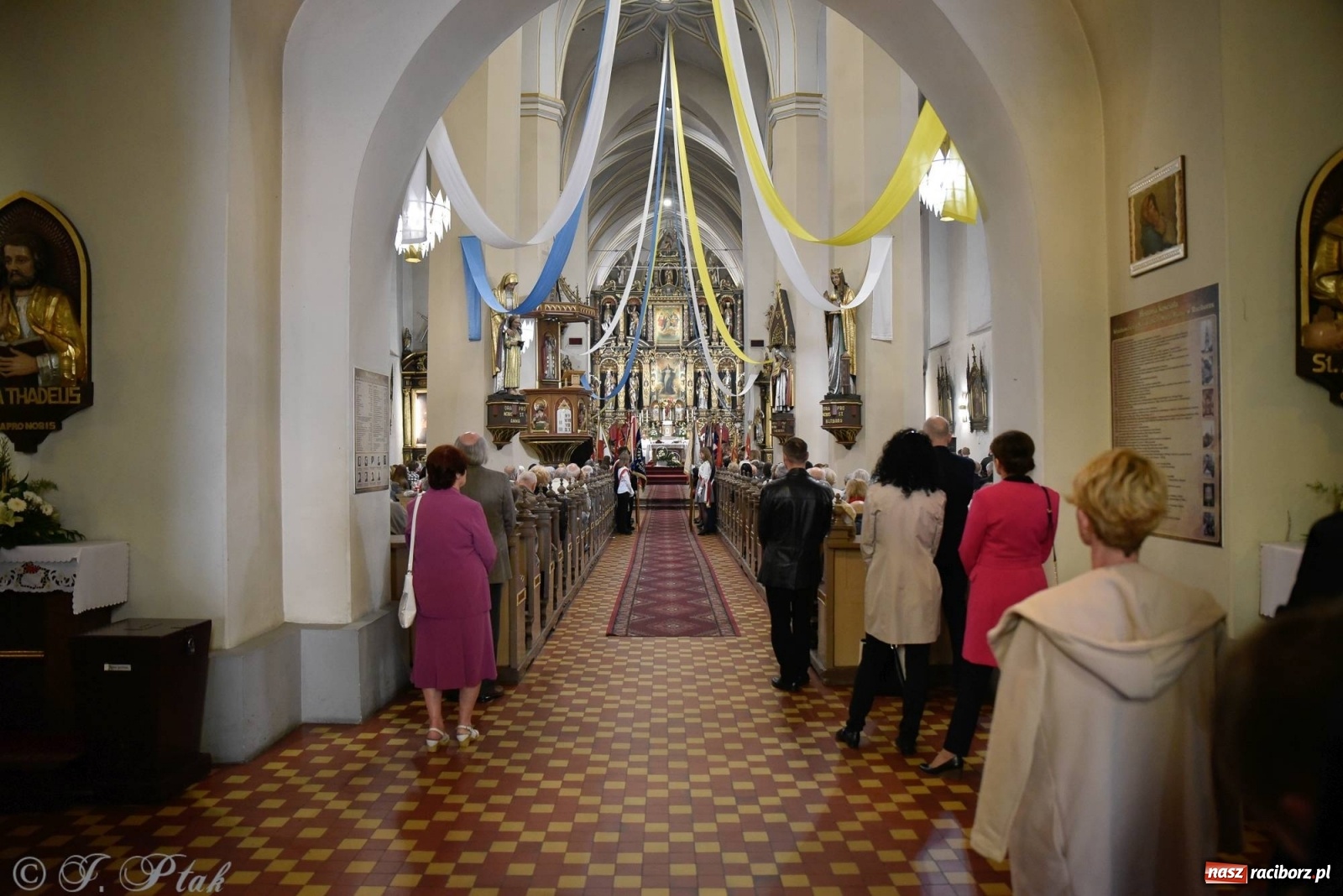 Zdjęcie w galerii na portalu naszraciborz.pl: 11 listopada w tym samym miejscu. Jak wiele się zmieniło od tamtej daty? wiadomości z regionu