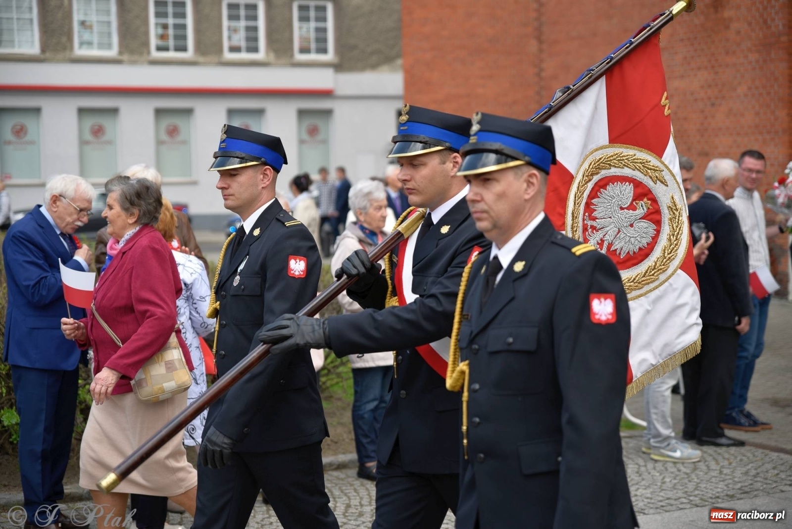Zdjęcie w galerii na portalu naszraciborz.pl: 11 listopada w tym samym miejscu. Jak wiele się zmieniło od tamtej daty? wiadomości z regionu