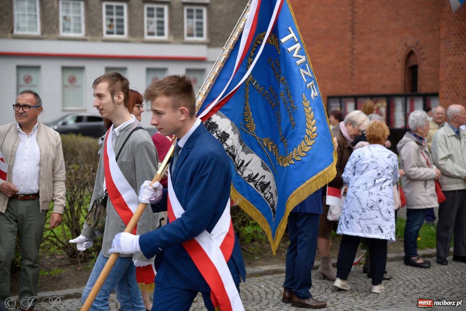Zdjęcie w galerii na portalu naszraciborz.pl: 11 listopada w tym samym miejscu. Jak wiele się zmieniło od tamtej daty? wiadomości z regionu