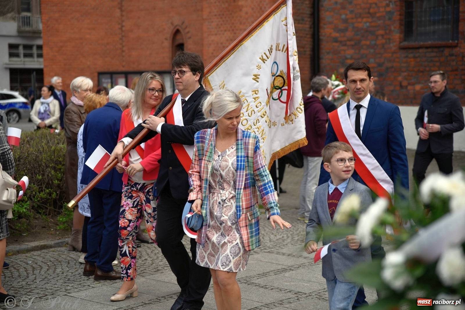 Zdjęcie w galerii na portalu naszraciborz.pl: 11 listopada w tym samym miejscu. Jak wiele się zmieniło od tamtej daty? wiadomości z regionu