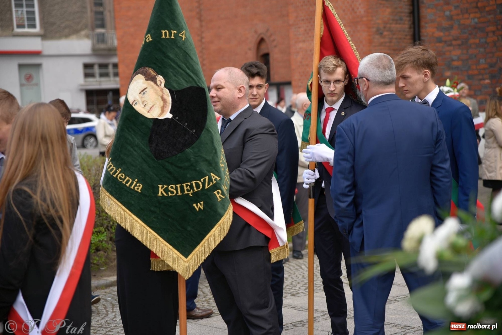 Zdjęcie w galerii na portalu naszraciborz.pl: 11 listopada w tym samym miejscu. Jak wiele się zmieniło od tamtej daty? wiadomości z regionu