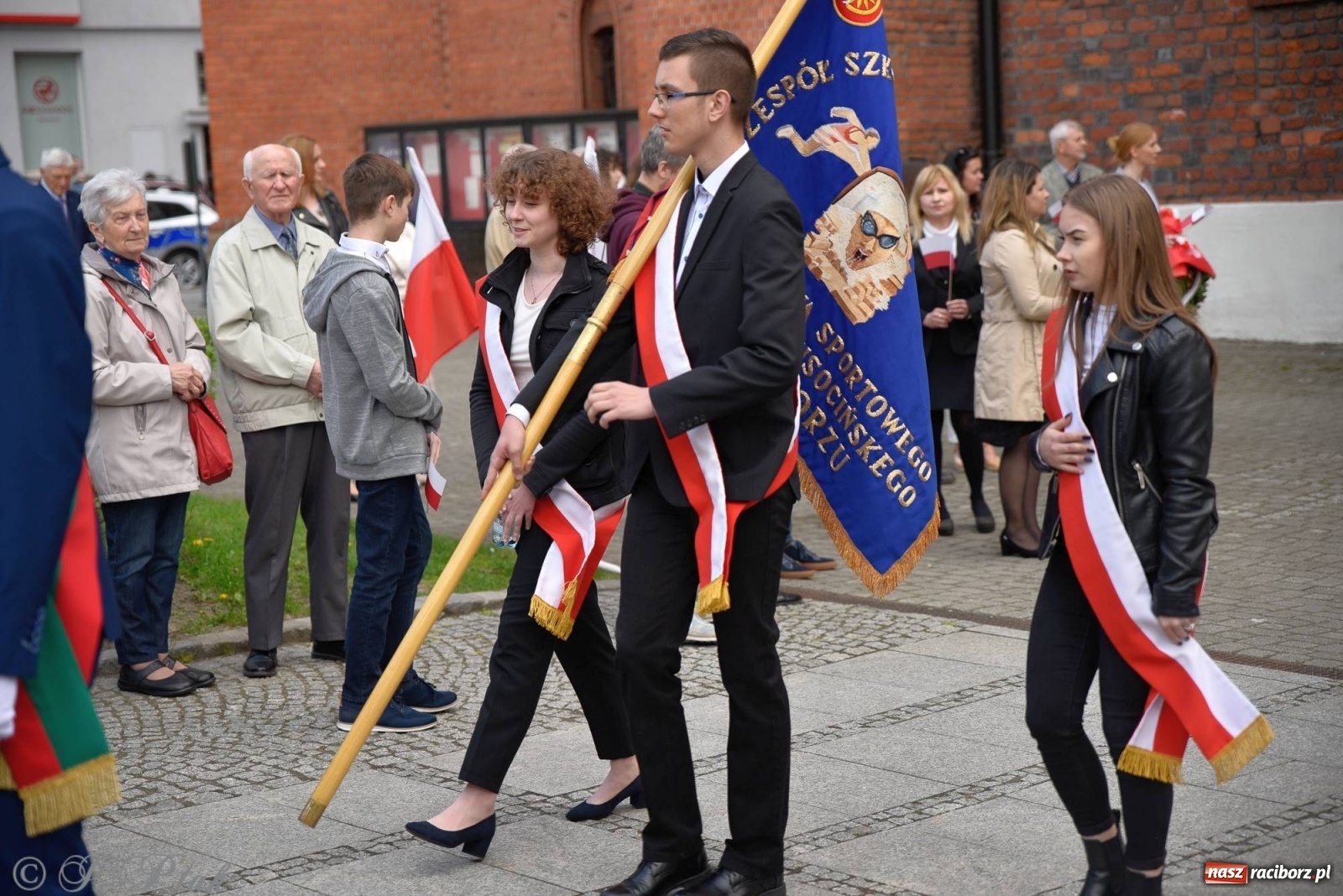 Zdjęcie w galerii na portalu naszraciborz.pl: 11 listopada w tym samym miejscu. Jak wiele się zmieniło od tamtej daty? wiadomości z regionu