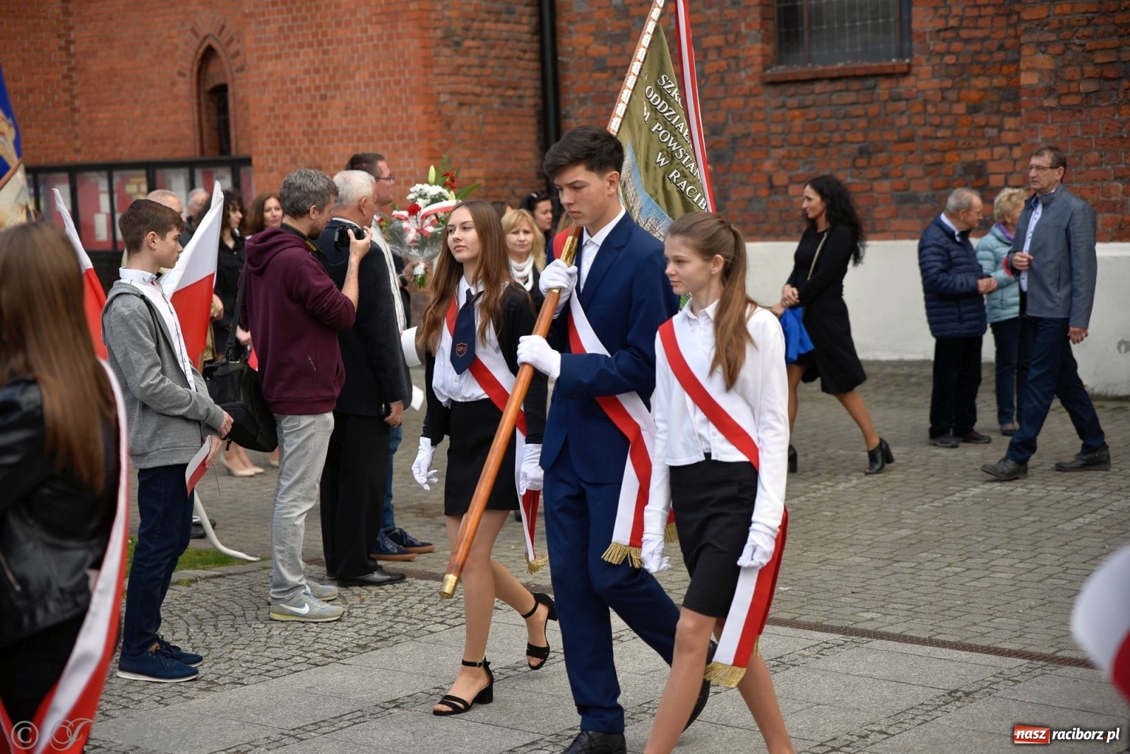 Zdjęcie w galerii na portalu naszraciborz.pl: 11 listopada w tym samym miejscu. Jak wiele się zmieniło od tamtej daty? wiadomości z regionu