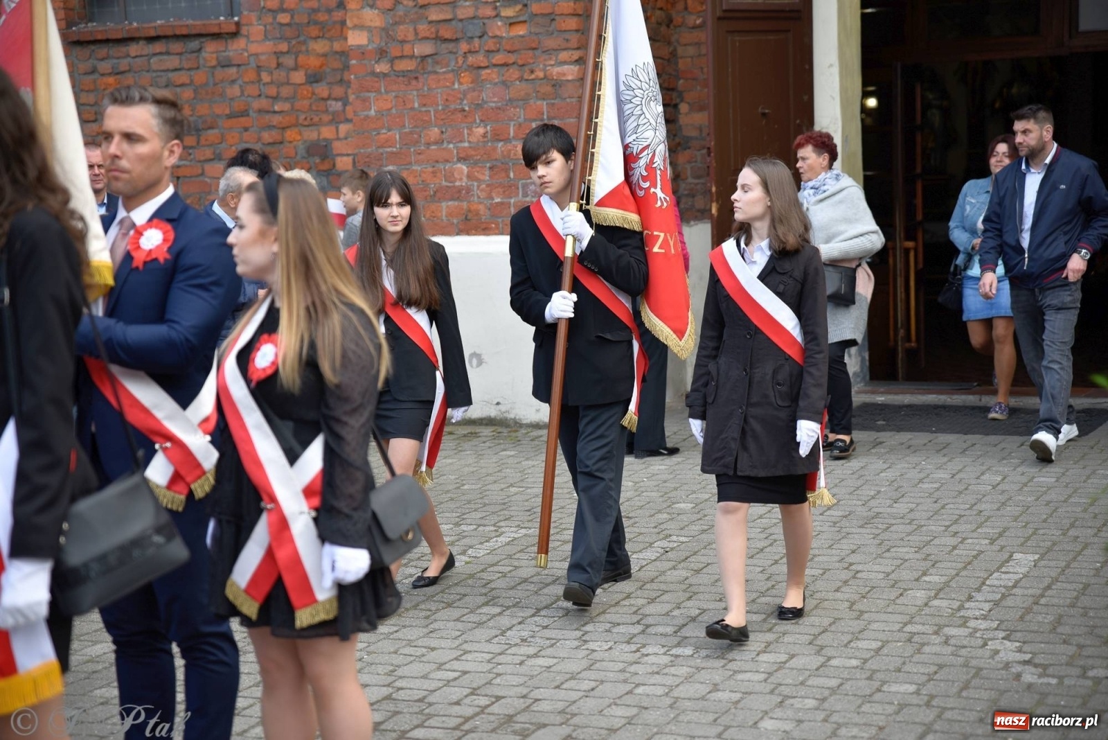 Zdjęcie w galerii na portalu naszraciborz.pl: 11 listopada w tym samym miejscu. Jak wiele się zmieniło od tamtej daty? wiadomości z regionu