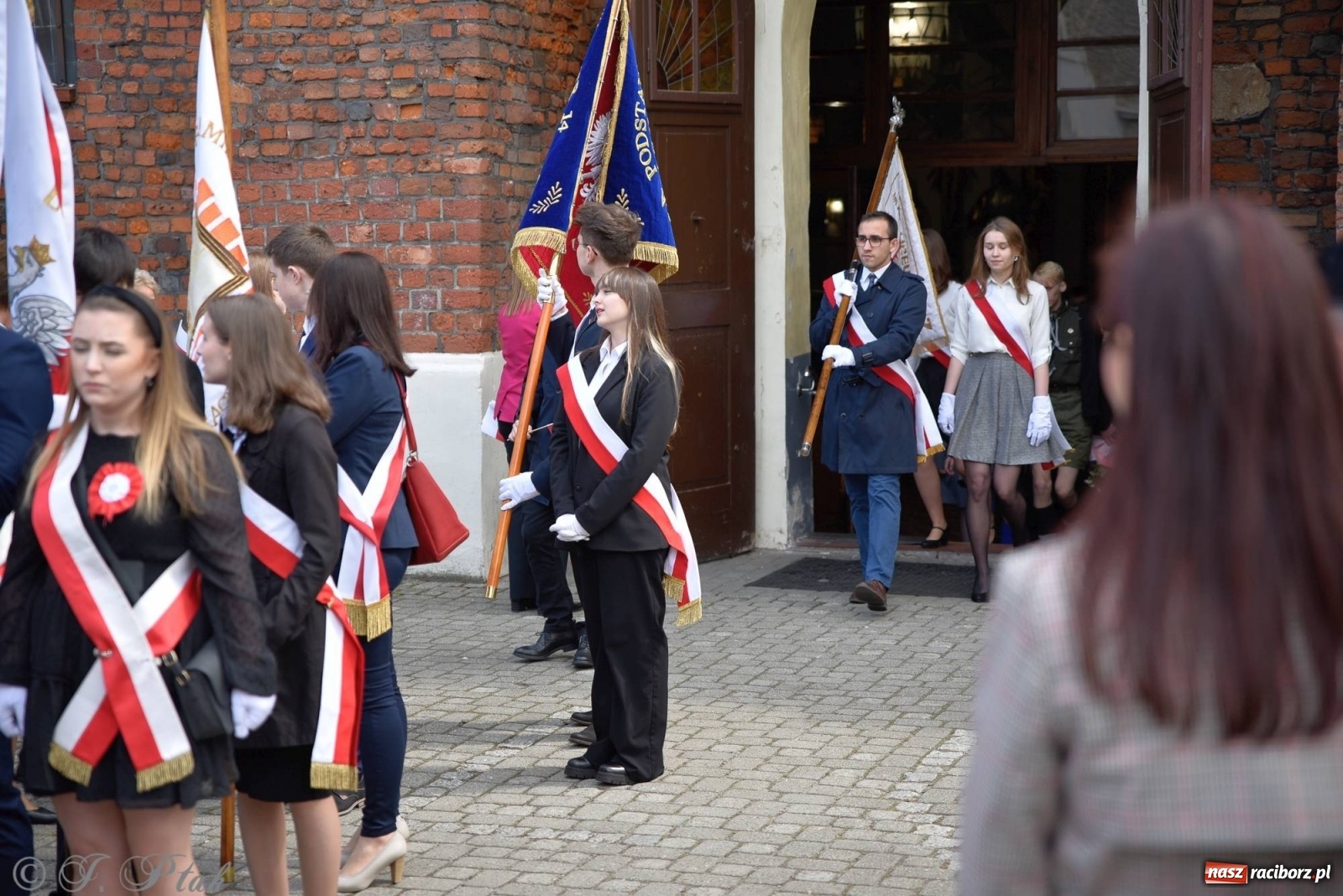 Zdjęcie w galerii na portalu naszraciborz.pl: 11 listopada w tym samym miejscu. Jak wiele się zmieniło od tamtej daty? wiadomości z regionu