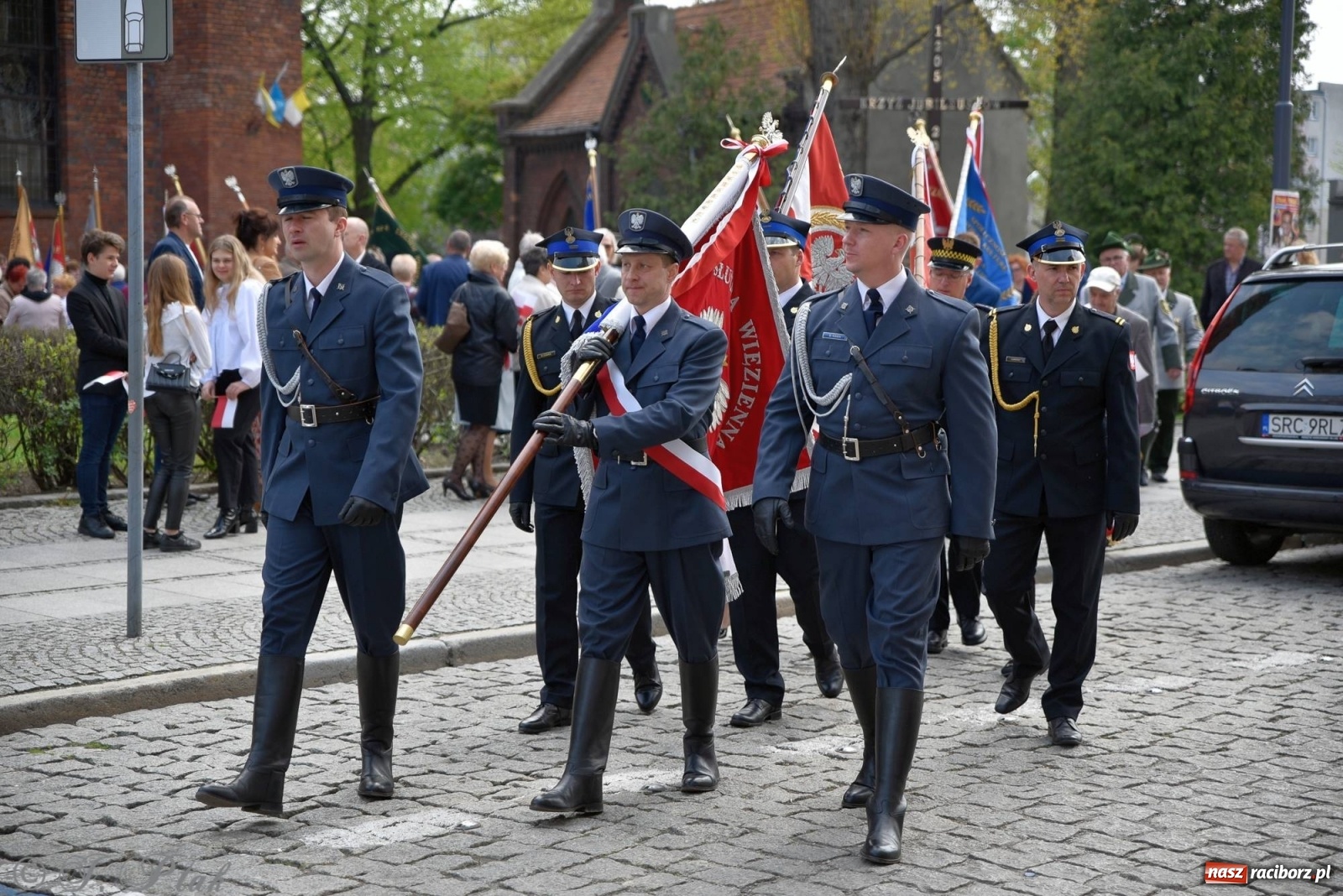 Zdjęcie w galerii na portalu naszraciborz.pl: 11 listopada w tym samym miejscu. Jak wiele się zmieniło od tamtej daty? wiadomości z regionu
