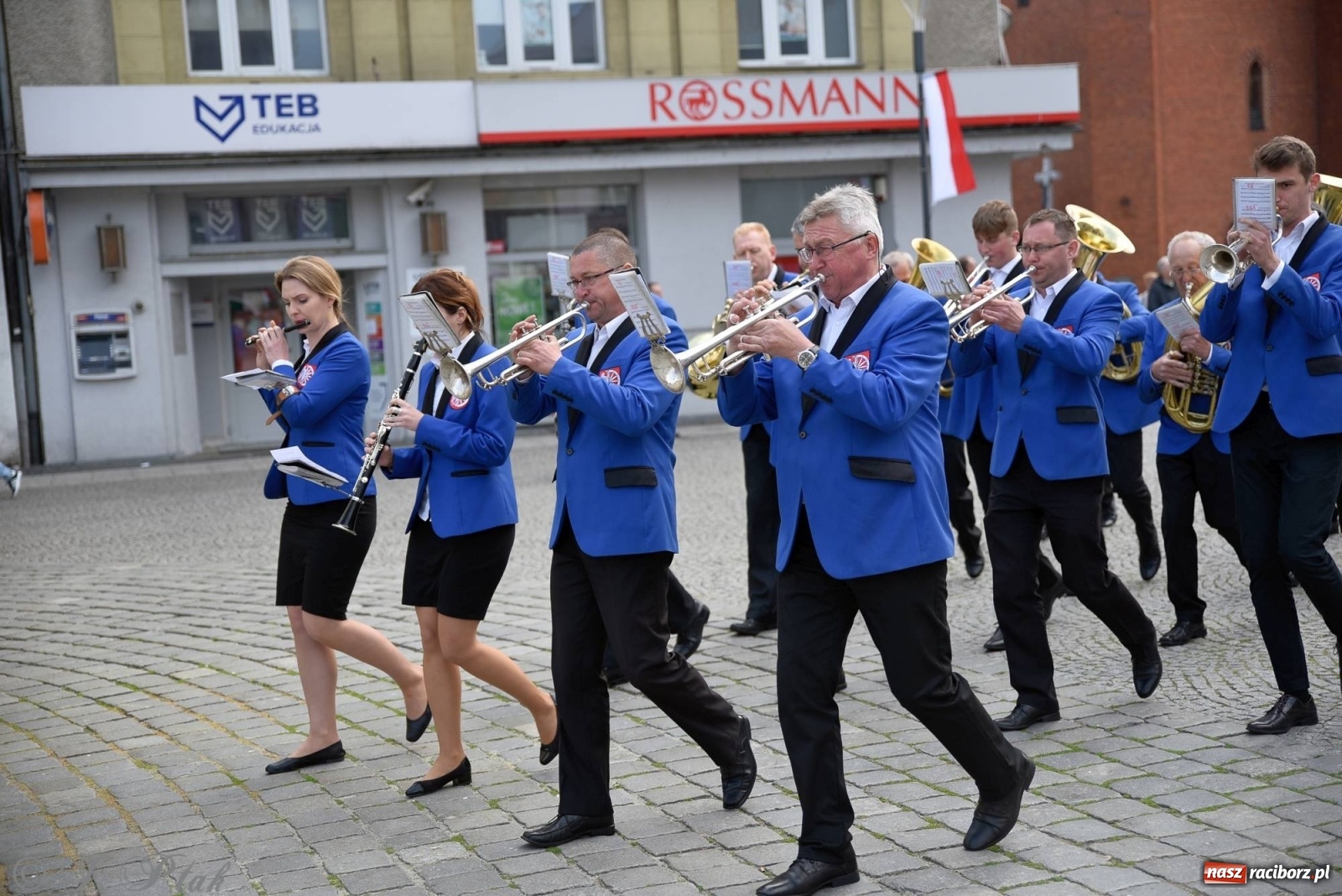Zdjęcie w galerii na portalu naszraciborz.pl: 11 listopada w tym samym miejscu. Jak wiele się zmieniło od tamtej daty? wiadomości z regionu