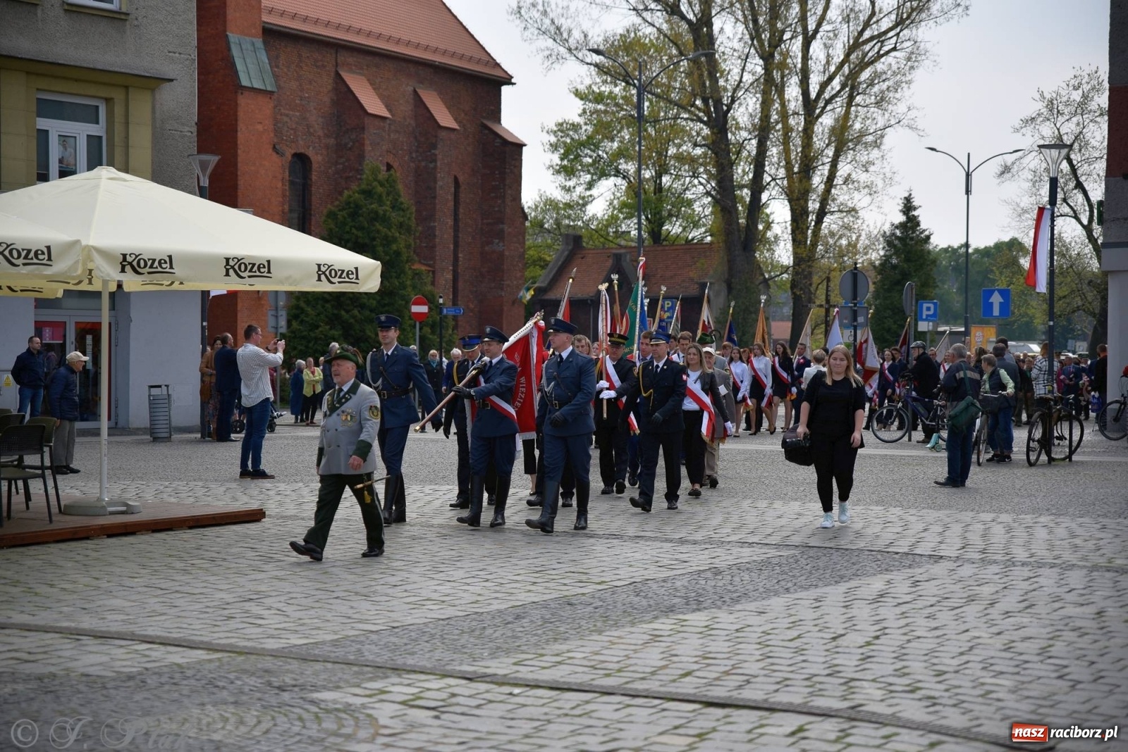 Zdjęcie w galerii na portalu naszraciborz.pl: 11 listopada w tym samym miejscu. Jak wiele się zmieniło od tamtej daty? wiadomości z regionu