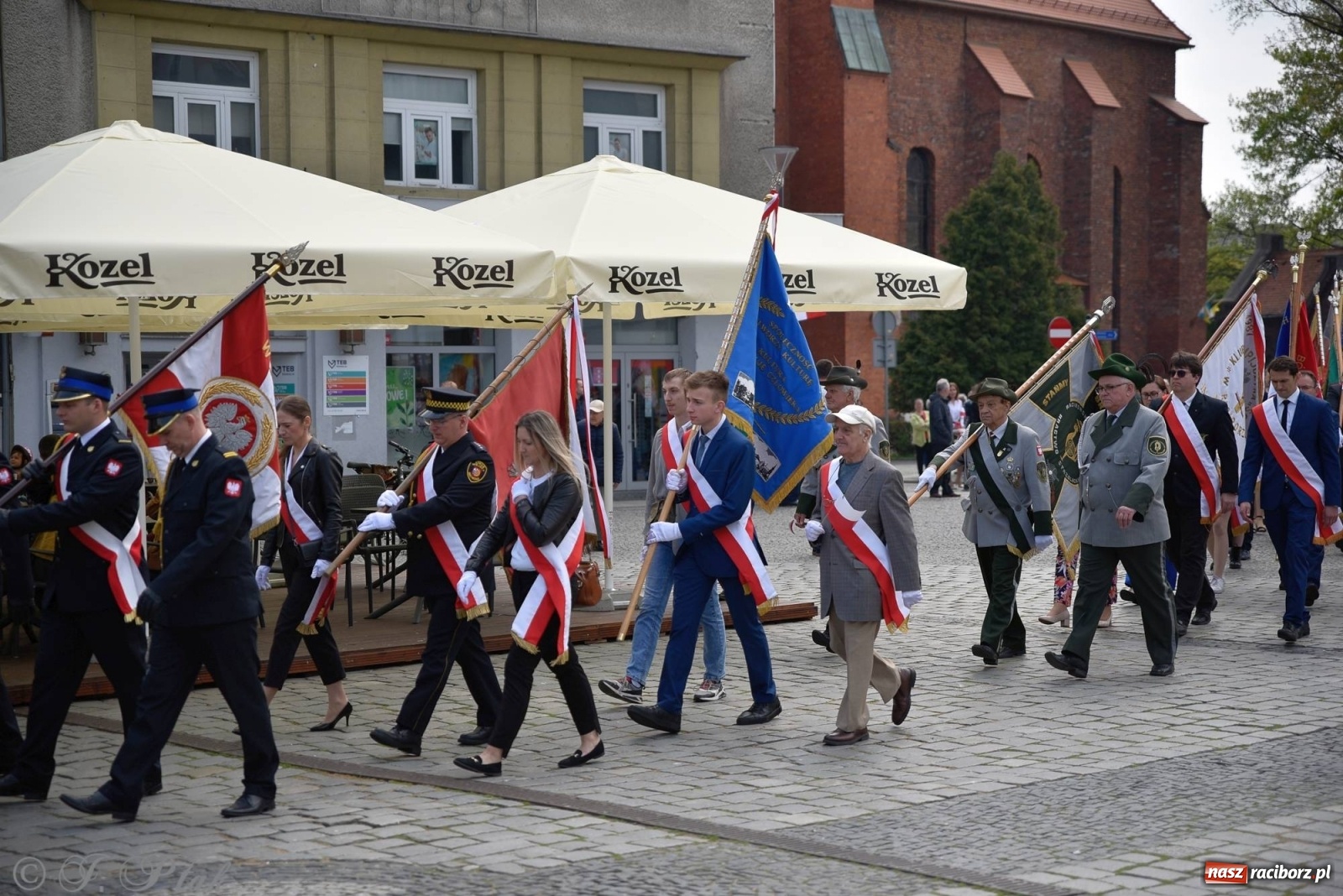 Zdjęcie w galerii na portalu naszraciborz.pl: 11 listopada w tym samym miejscu. Jak wiele się zmieniło od tamtej daty? wiadomości z regionu