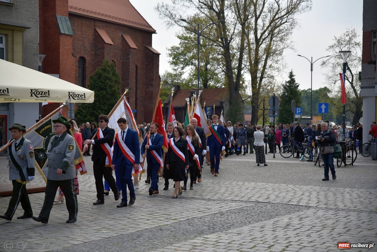 Zdjęcie w galerii na portalu naszraciborz.pl: 11 listopada w tym samym miejscu. Jak wiele się zmieniło od tamtej daty? wiadomości z regionu