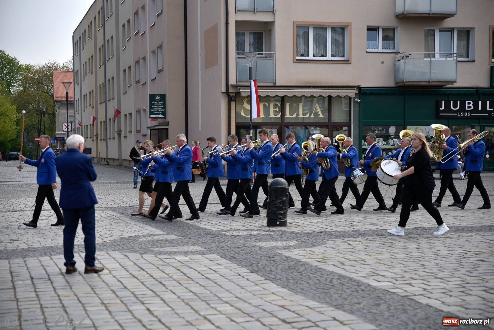 Zdjęcie w galerii na portalu naszraciborz.pl: 11 listopada w tym samym miejscu. Jak wiele się zmieniło od tamtej daty? wiadomości z regionu