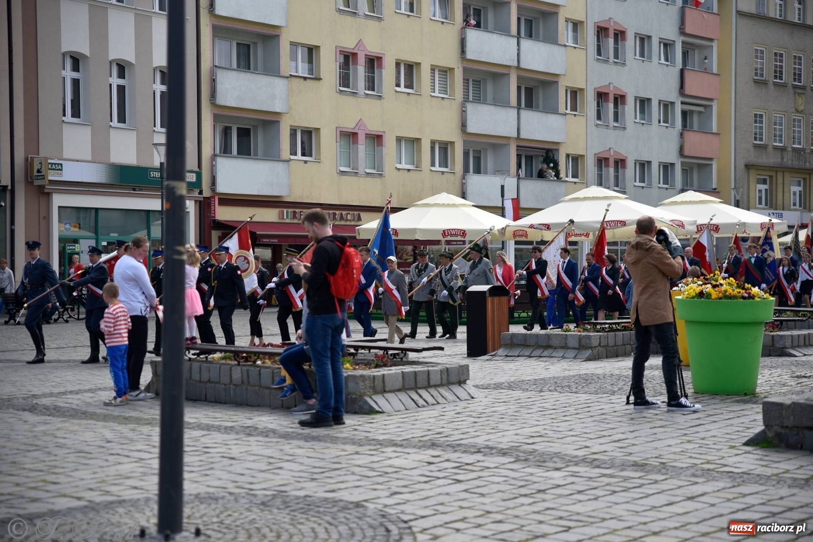 Zdjęcie w galerii na portalu naszraciborz.pl: 11 listopada w tym samym miejscu. Jak wiele się zmieniło od tamtej daty? wiadomości z regionu
