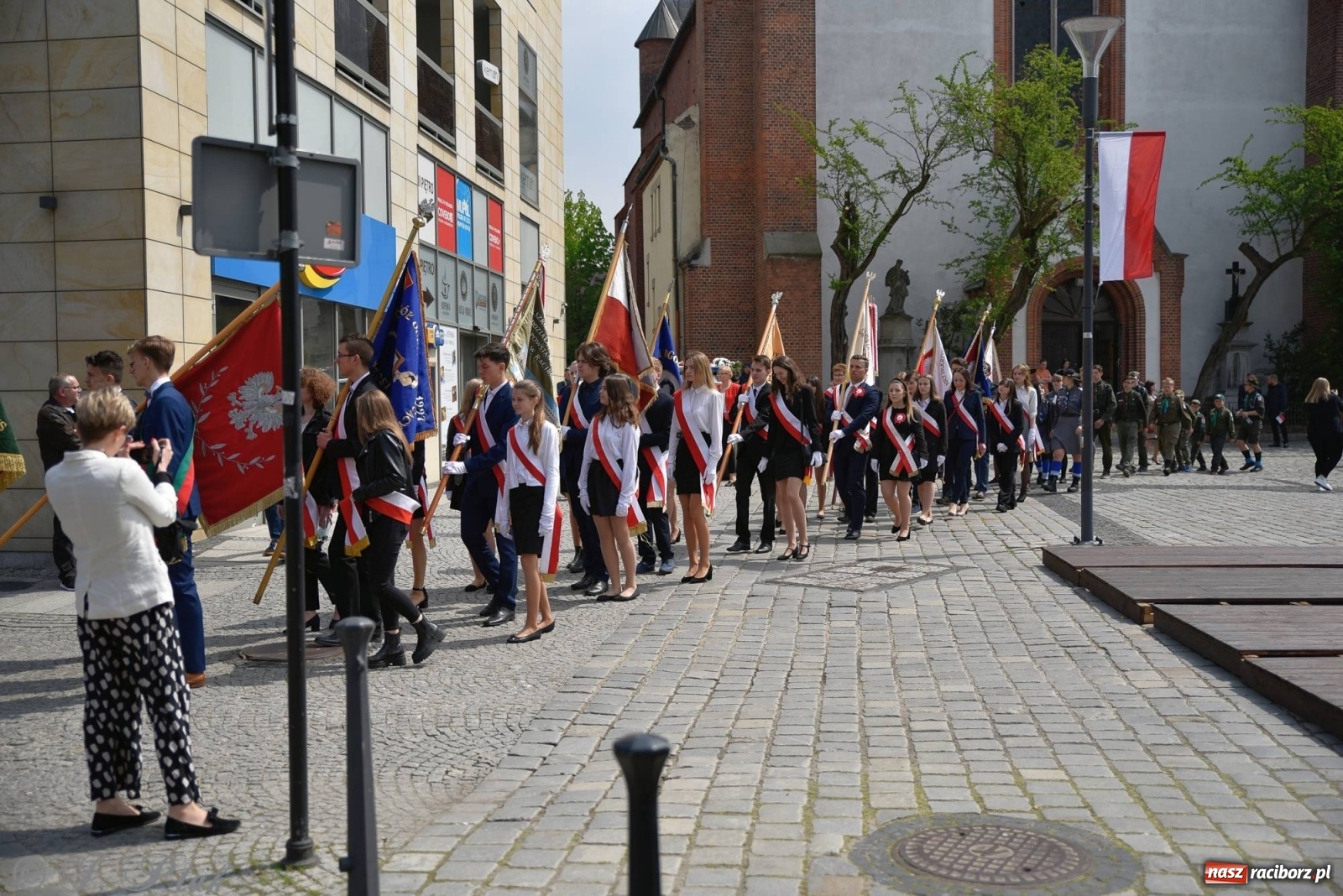 Zdjęcie w galerii na portalu naszraciborz.pl: 11 listopada w tym samym miejscu. Jak wiele się zmieniło od tamtej daty? wiadomości z regionu