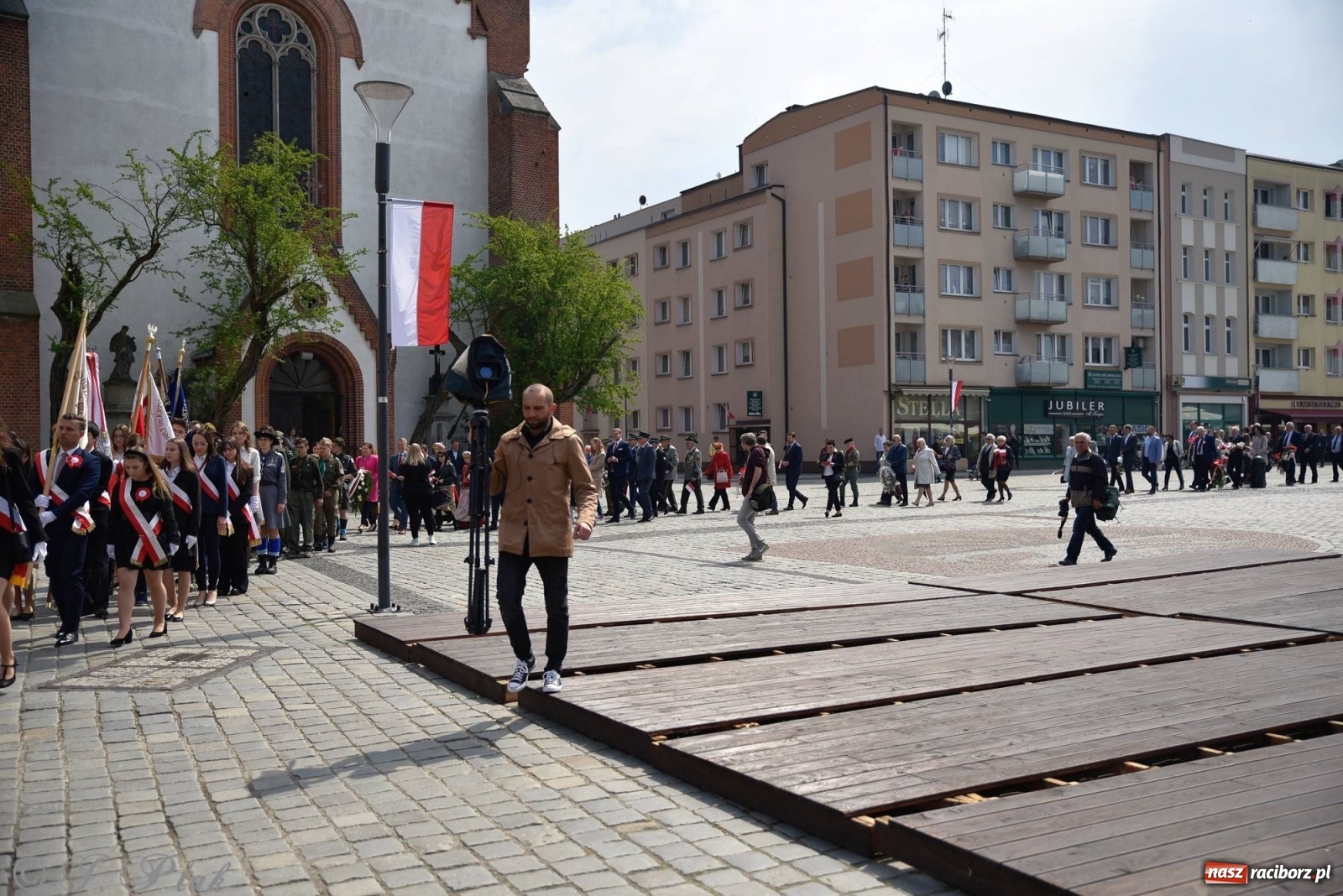Zdjęcie w galerii na portalu naszraciborz.pl: 11 listopada w tym samym miejscu. Jak wiele się zmieniło od tamtej daty? wiadomości z regionu