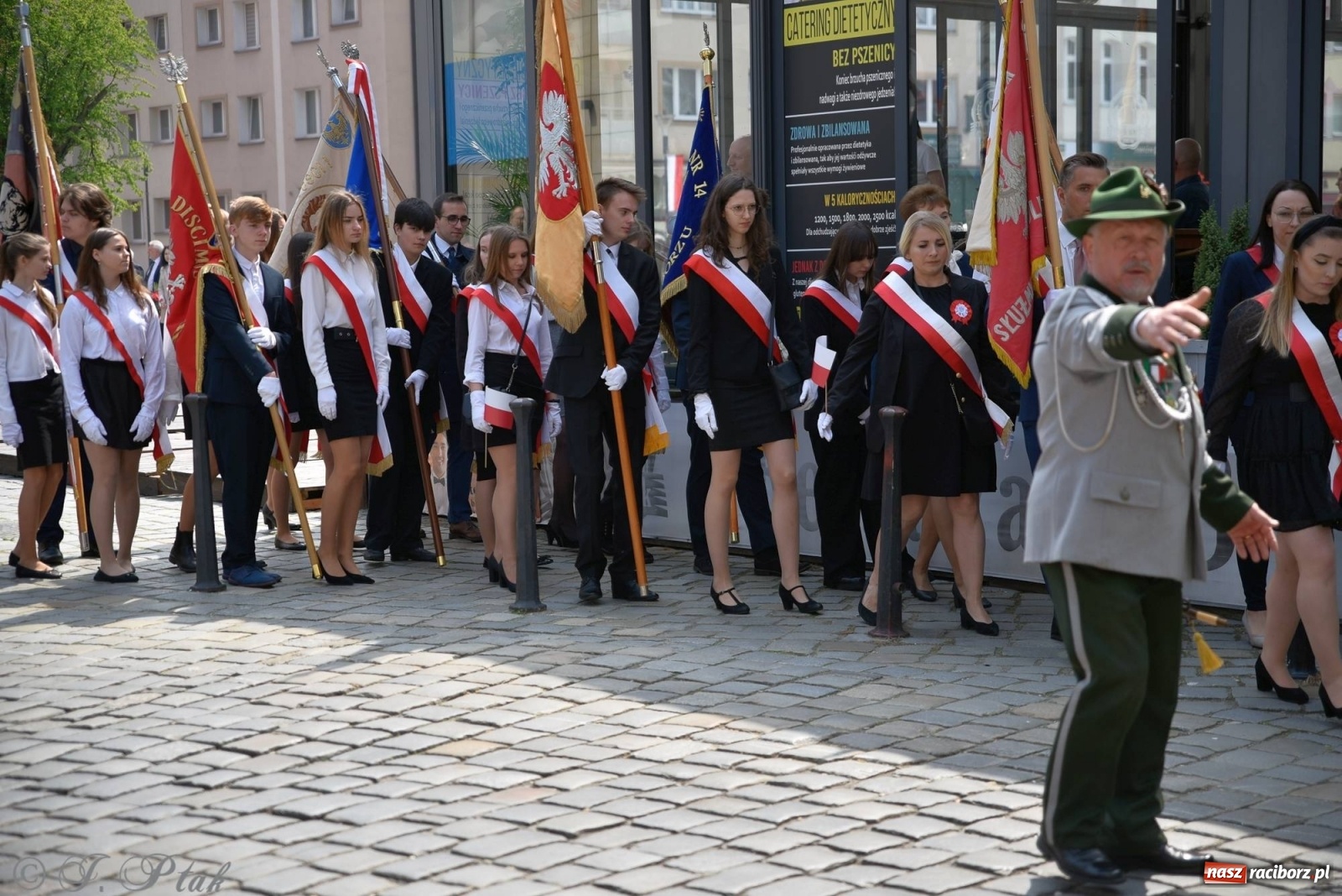 Zdjęcie w galerii na portalu naszraciborz.pl: 11 listopada w tym samym miejscu. Jak wiele się zmieniło od tamtej daty? wiadomości z regionu