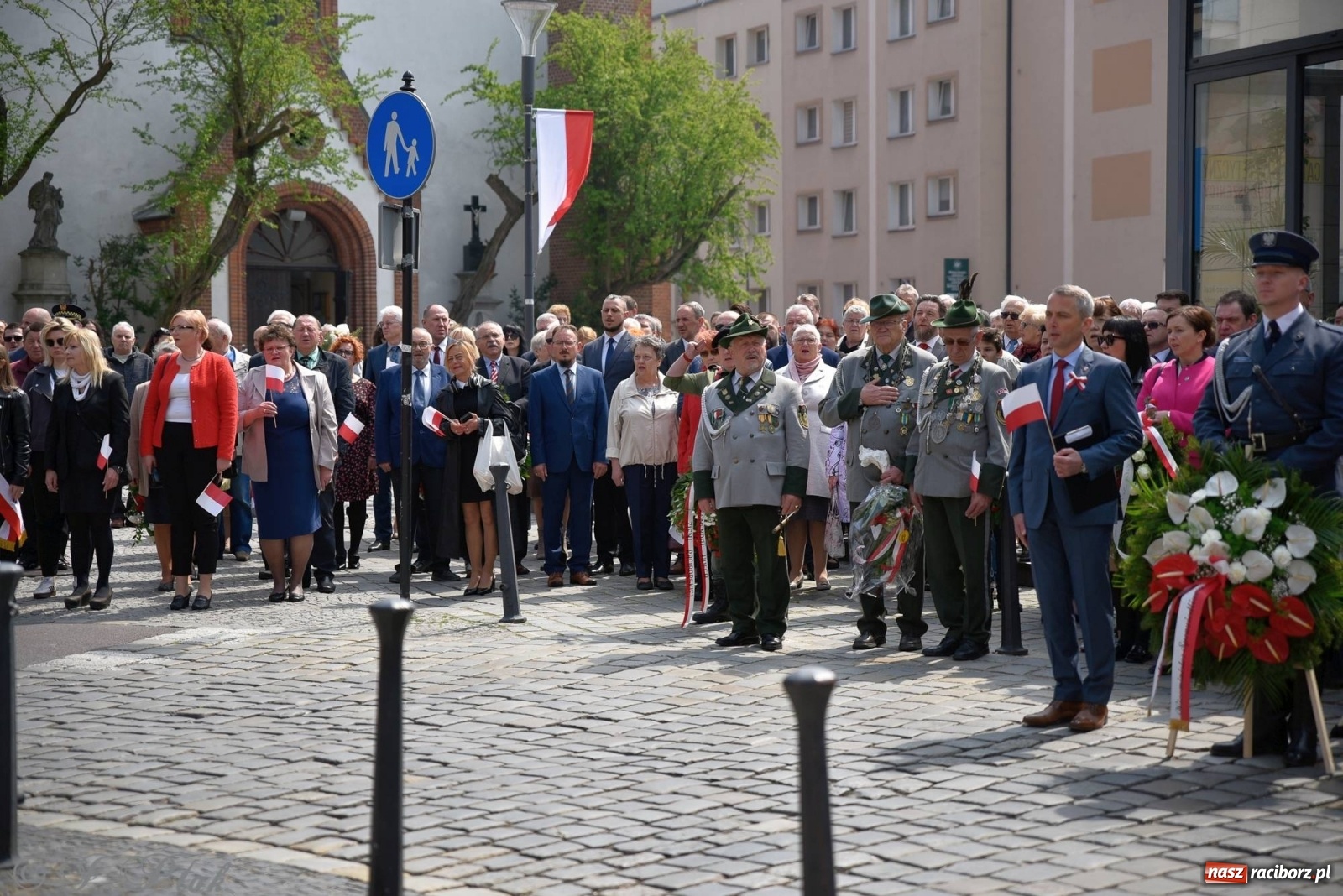 Zdjęcie w galerii na portalu naszraciborz.pl: 11 listopada w tym samym miejscu. Jak wiele się zmieniło od tamtej daty? wiadomości z regionu