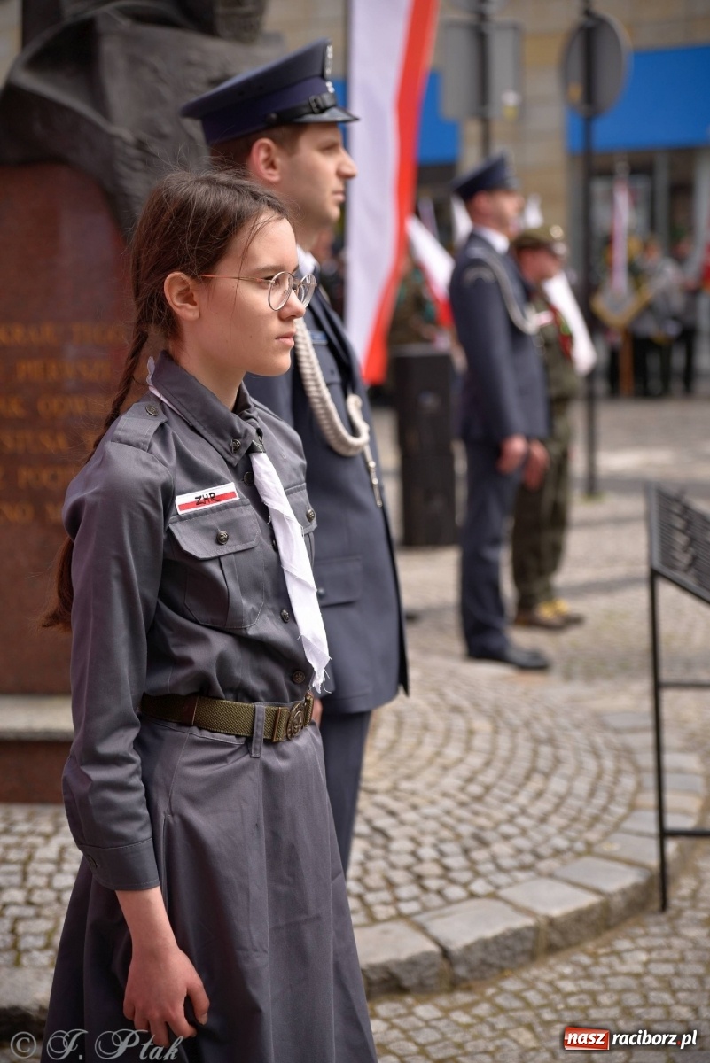Zdjęcie w galerii na portalu naszraciborz.pl: 11 listopada w tym samym miejscu. Jak wiele się zmieniło od tamtej daty? wiadomości z regionu