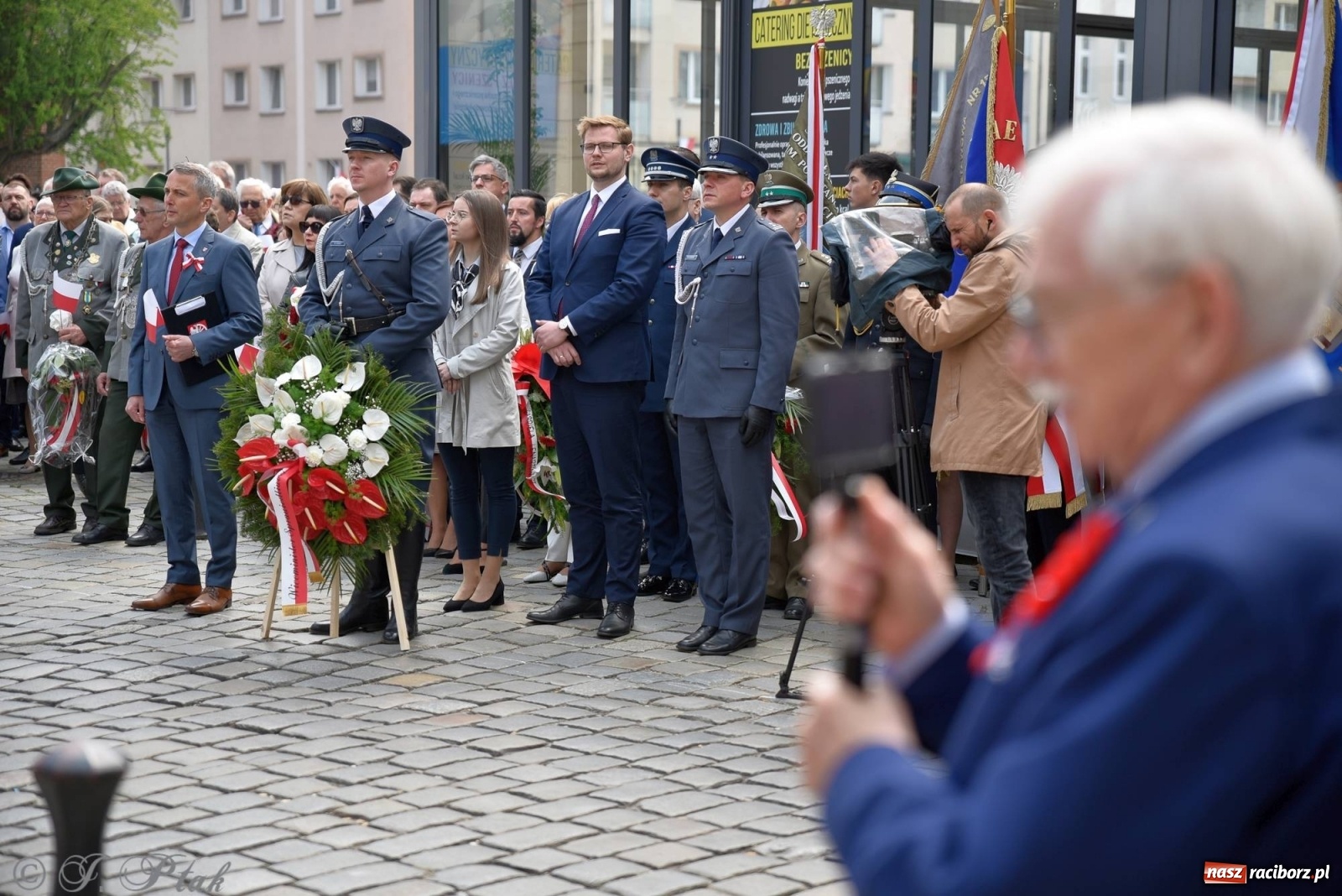 Zdjęcie w galerii na portalu naszraciborz.pl: 11 listopada w tym samym miejscu. Jak wiele się zmieniło od tamtej daty? wiadomości z regionu