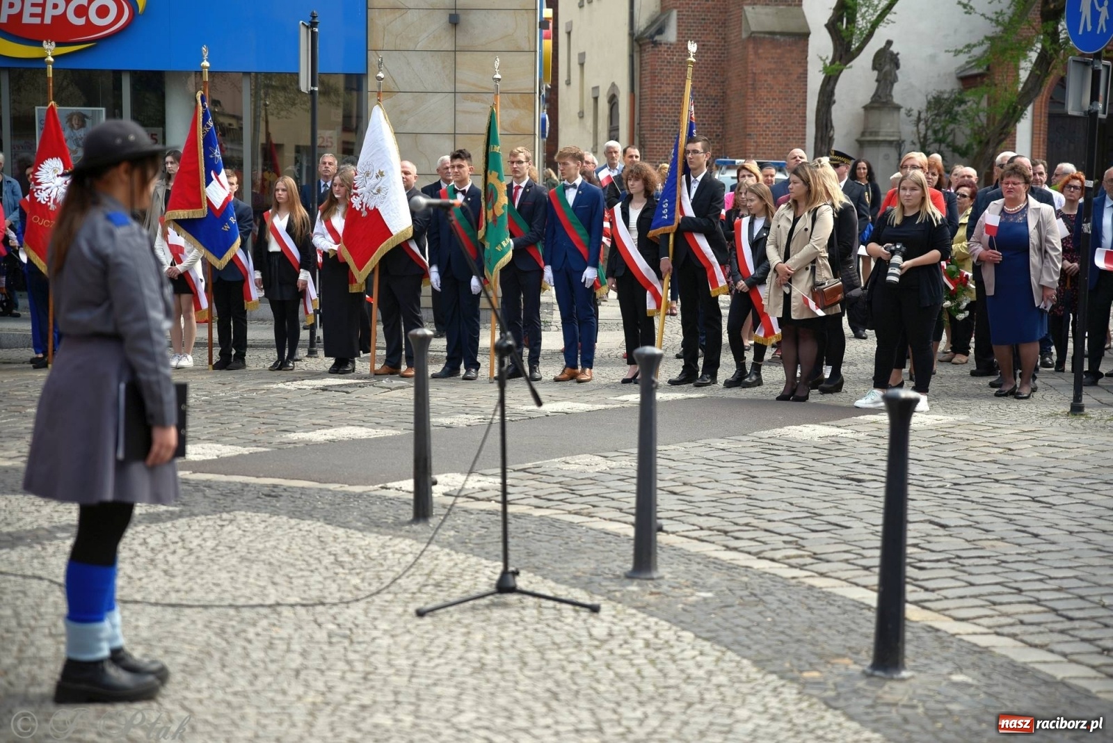 Zdjęcie w galerii na portalu naszraciborz.pl: 11 listopada w tym samym miejscu. Jak wiele się zmieniło od tamtej daty? wiadomości z regionu