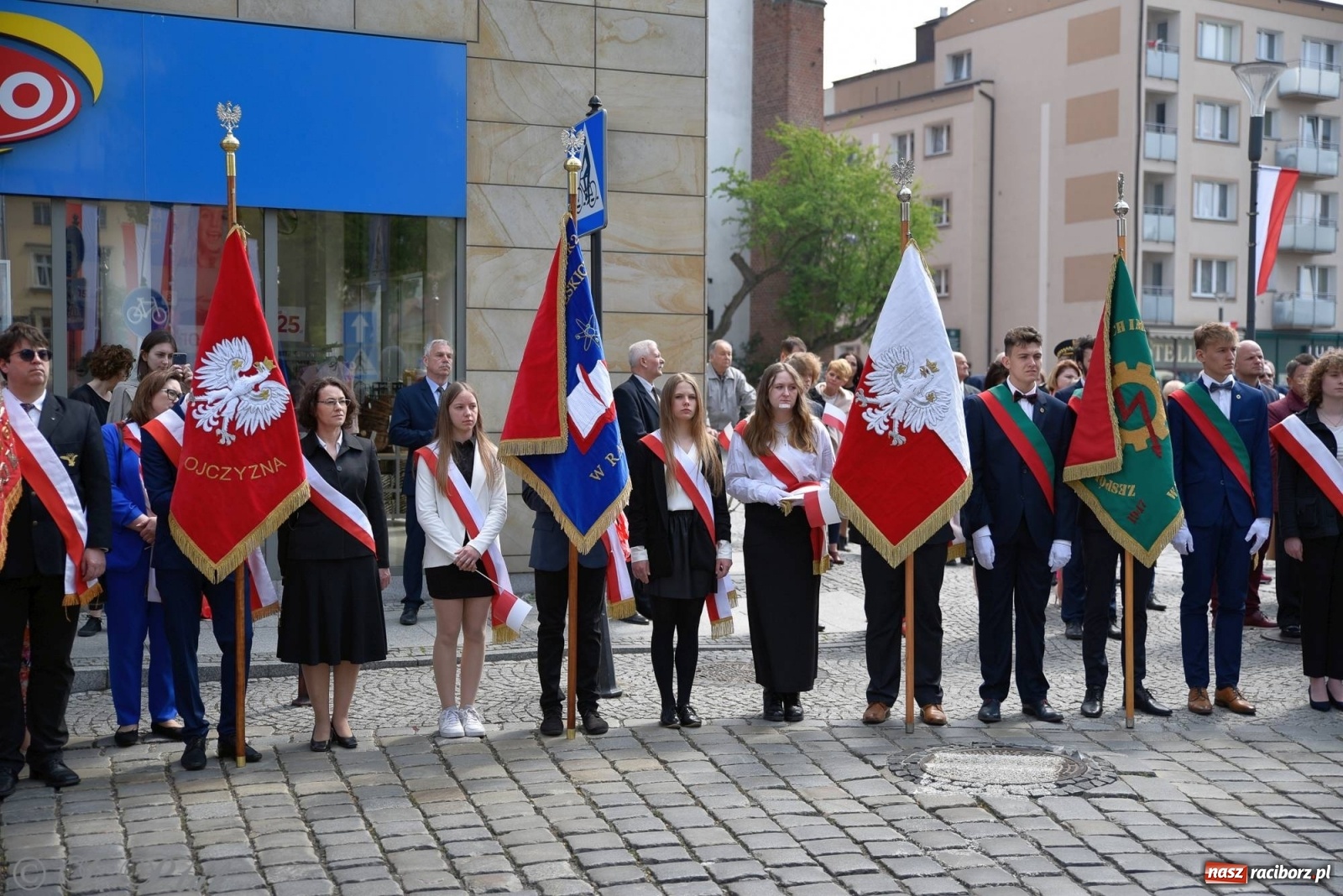 Zdjęcie w galerii na portalu naszraciborz.pl: 11 listopada w tym samym miejscu. Jak wiele się zmieniło od tamtej daty? wiadomości z regionu