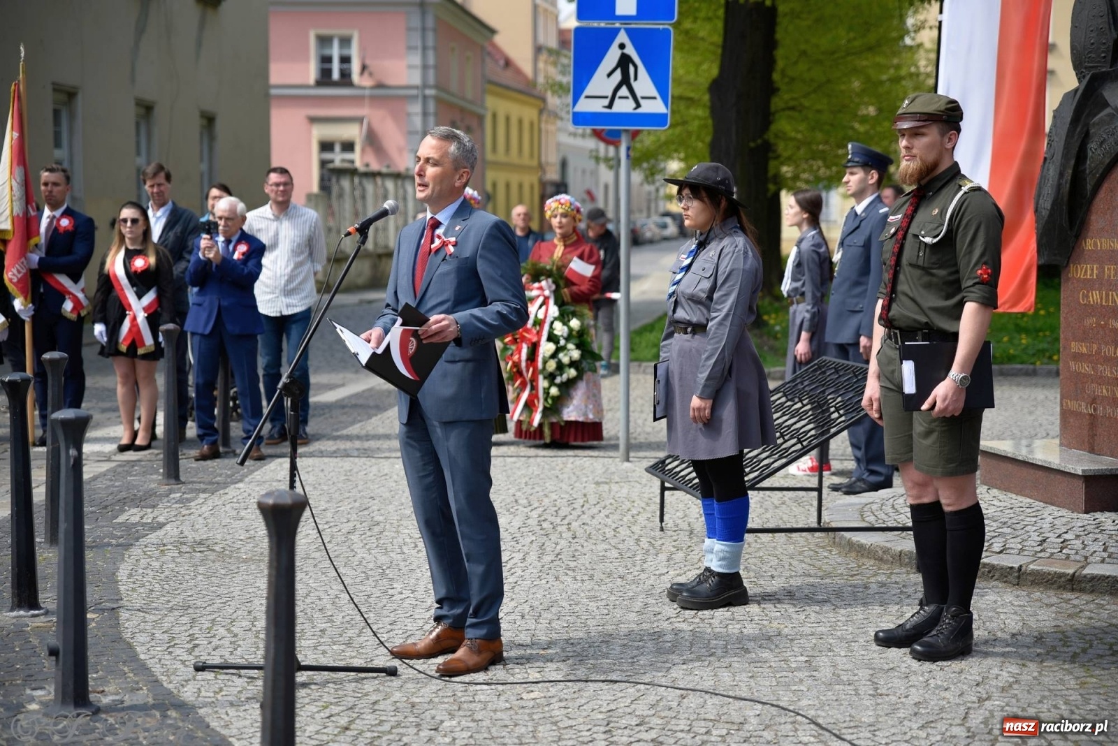 Zdjęcie w galerii na portalu naszraciborz.pl: 11 listopada w tym samym miejscu. Jak wiele się zmieniło od tamtej daty? wiadomości z regionu