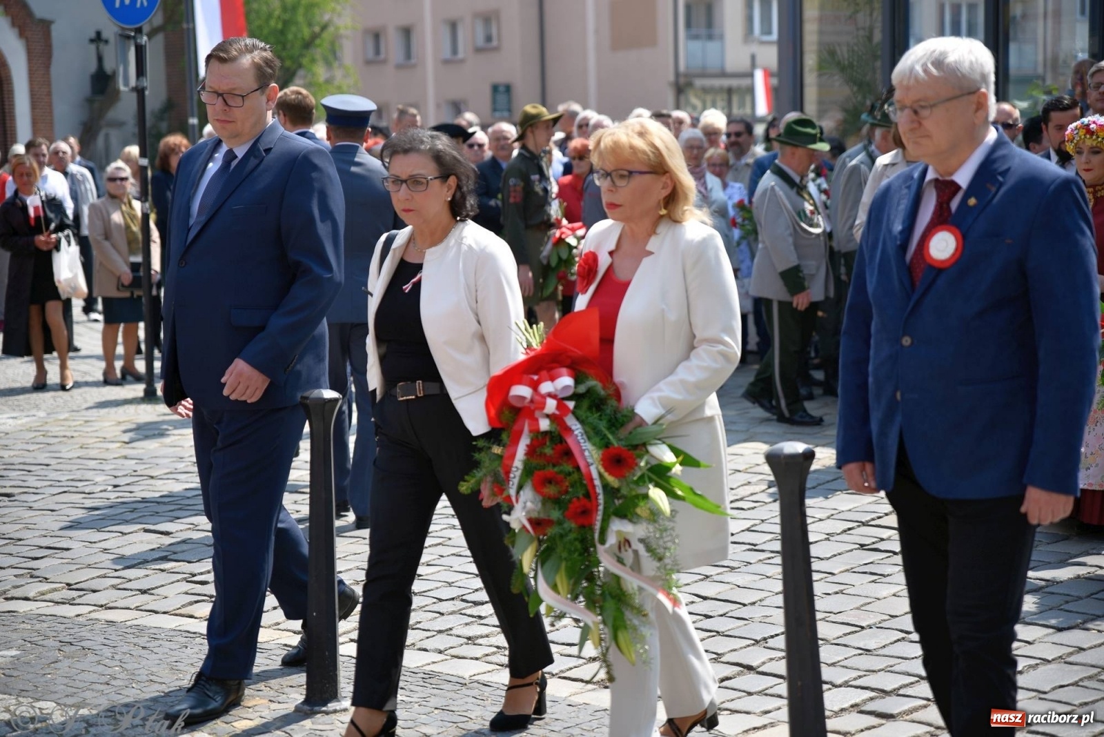 Zdjęcie w galerii na portalu naszraciborz.pl: 11 listopada w tym samym miejscu. Jak wiele się zmieniło od tamtej daty? wiadomości z regionu