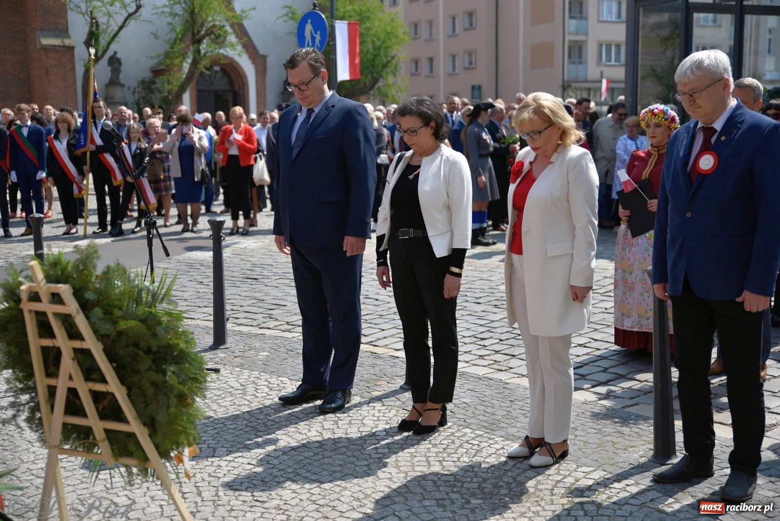 Zdjęcie w galerii na portalu naszraciborz.pl: 11 listopada w tym samym miejscu. Jak wiele się zmieniło od tamtej daty? wiadomości z regionu