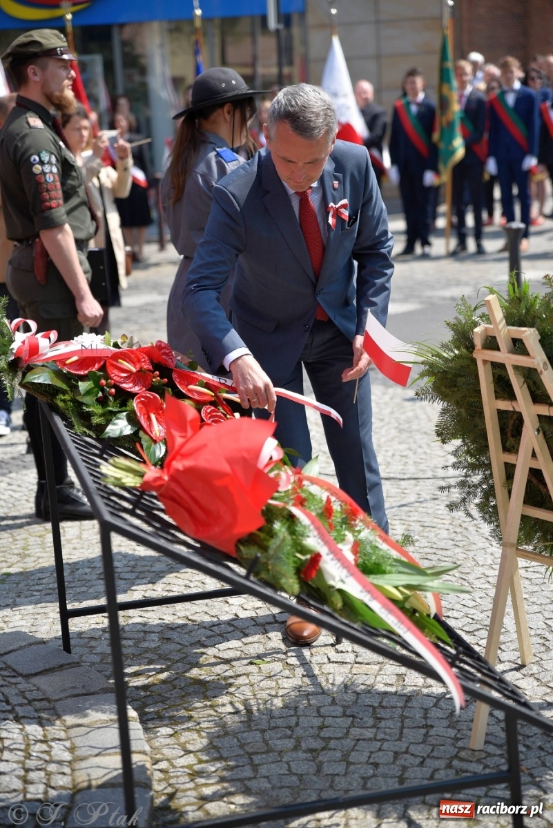 Zdjęcie w galerii na portalu naszraciborz.pl: 11 listopada w tym samym miejscu. Jak wiele się zmieniło od tamtej daty? wiadomości z regionu