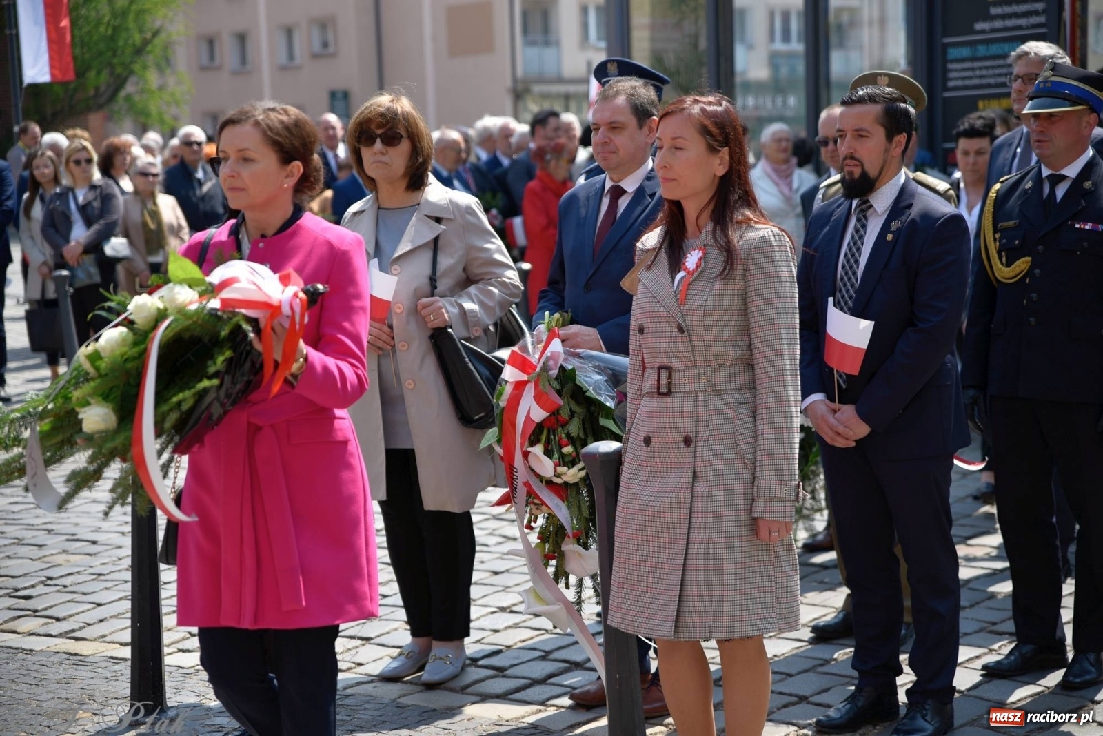 Zdjęcie w galerii na portalu naszraciborz.pl: 11 listopada w tym samym miejscu. Jak wiele się zmieniło od tamtej daty? wiadomości z regionu