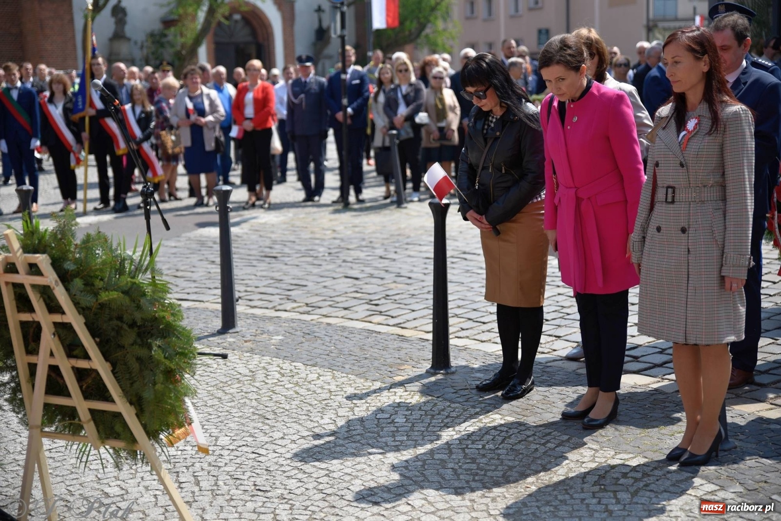 Zdjęcie w galerii na portalu naszraciborz.pl: 11 listopada w tym samym miejscu. Jak wiele się zmieniło od tamtej daty? wiadomości z regionu