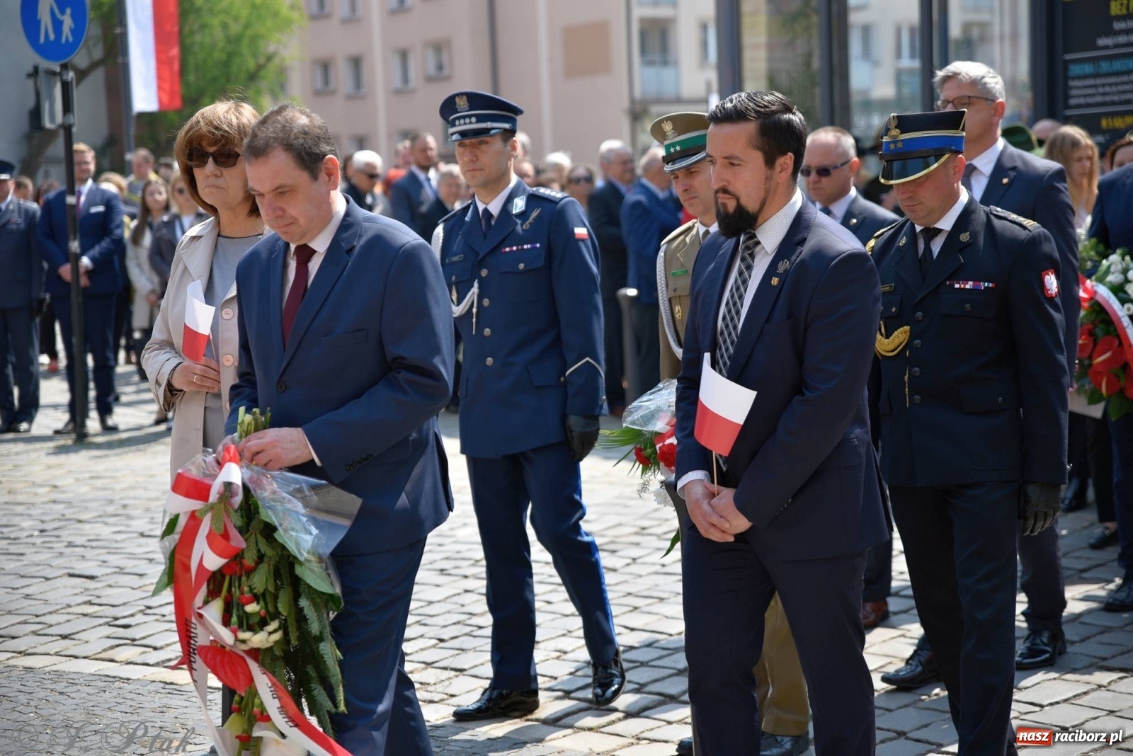 Zdjęcie w galerii na portalu naszraciborz.pl: 11 listopada w tym samym miejscu. Jak wiele się zmieniło od tamtej daty? wiadomości z regionu