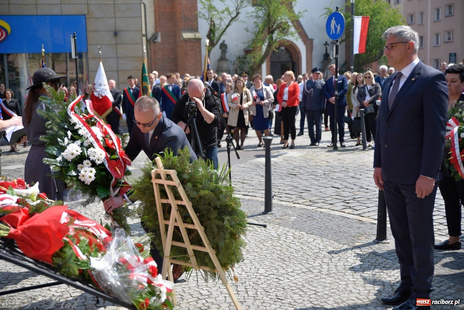 Zdjęcie w galerii na portalu naszraciborz.pl: 11 listopada w tym samym miejscu. Jak wiele się zmieniło od tamtej daty? wiadomości z regionu